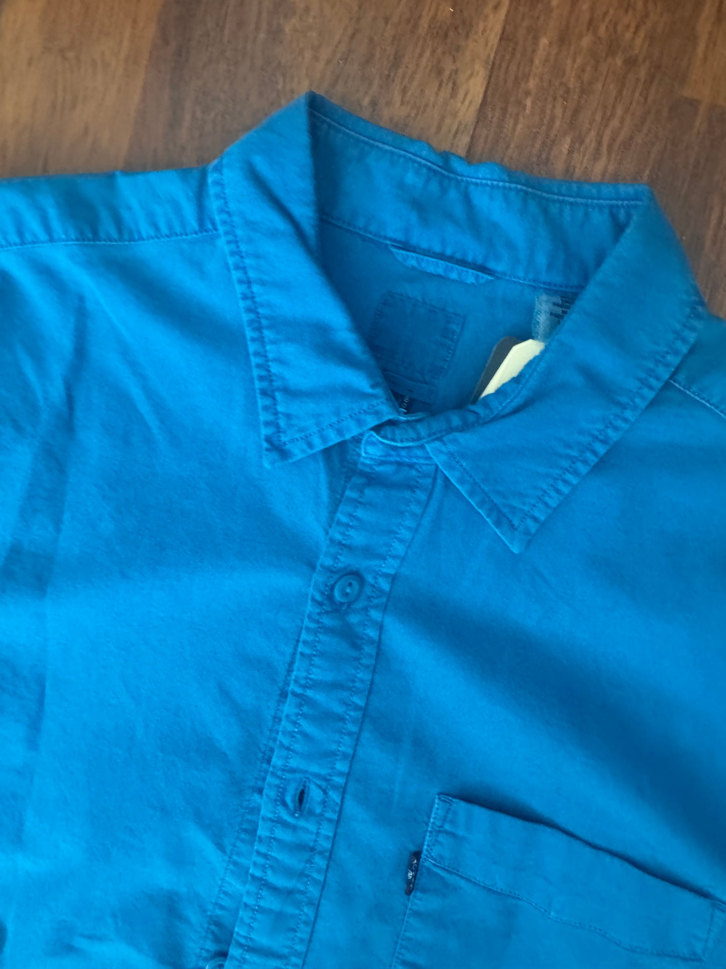 Camisa color turquesa, 1 bolsillo, Talla M, standard fit, Mujer, Levi’s