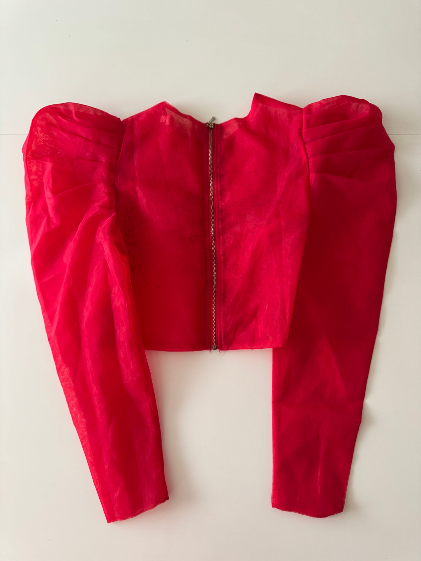 Blusa roja traslucida, mangas abullonadas, Talla S, Mujer, L|C Lizette Collection