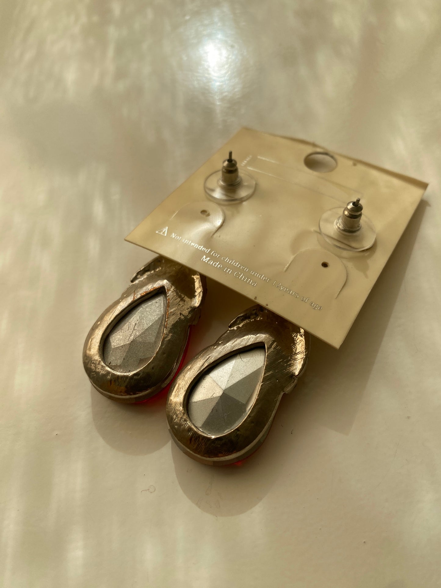 Aretes largos rojos