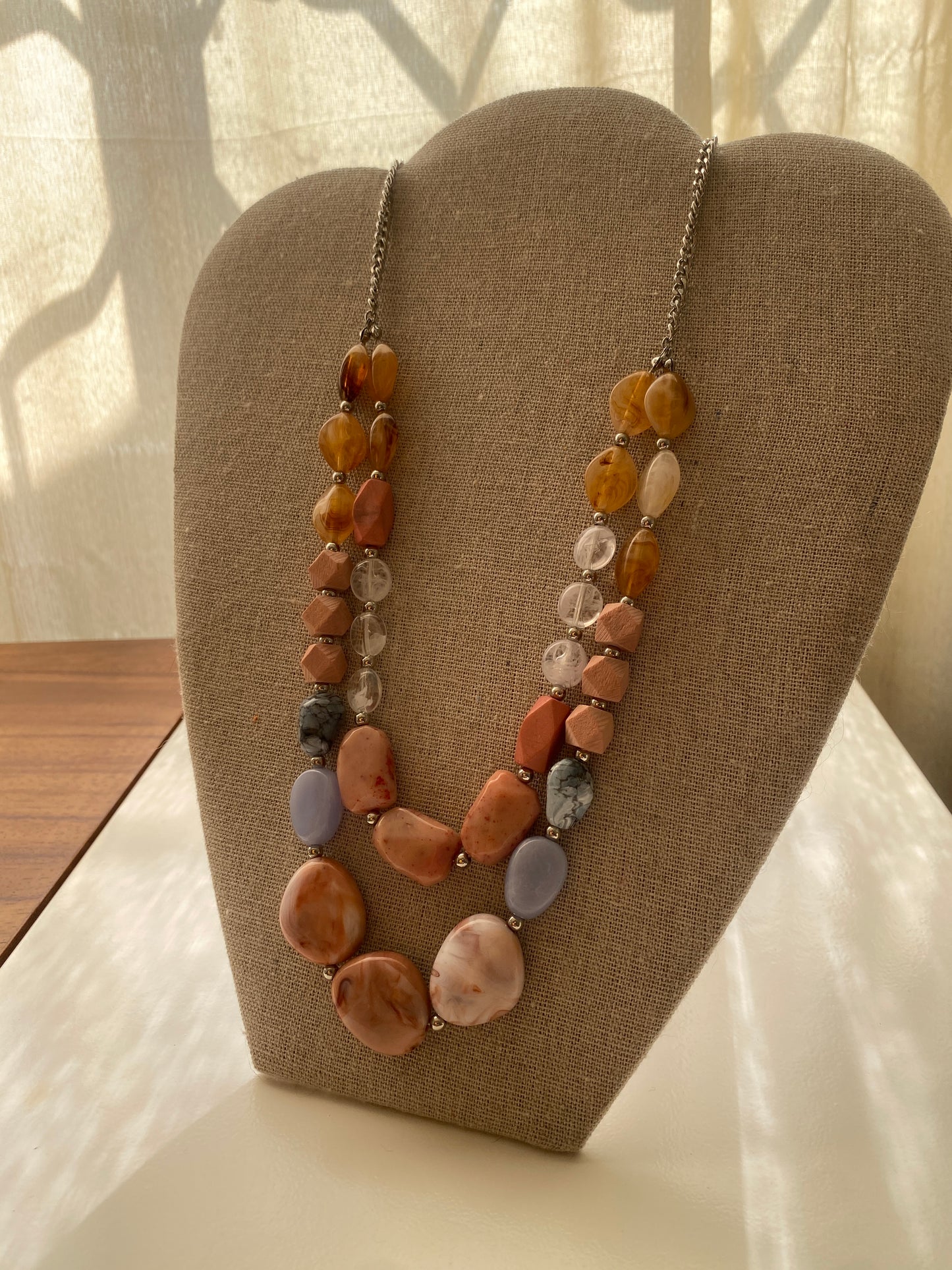 Collar de piedras de pasta