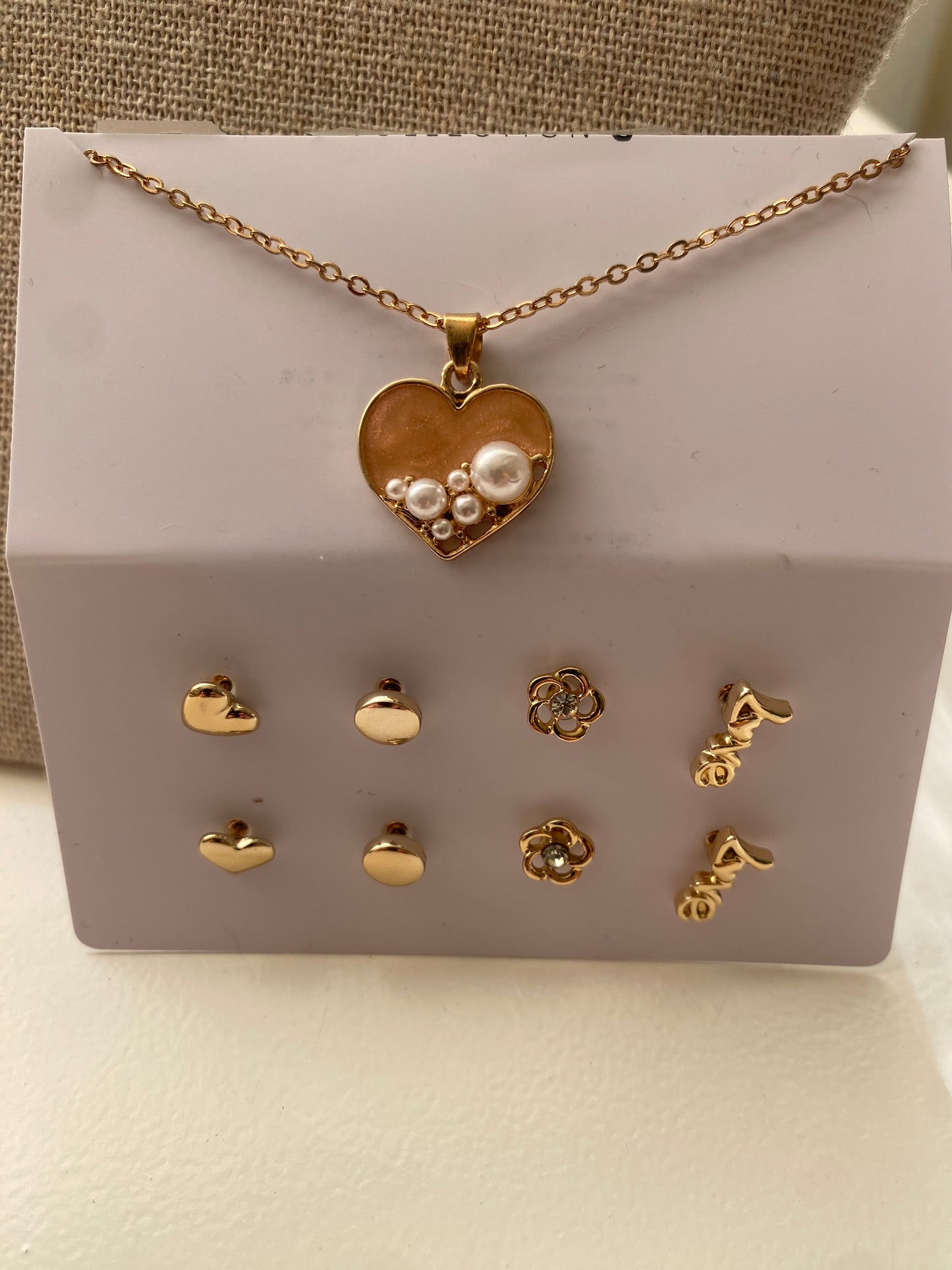 Juego de aretes y collar de corazon