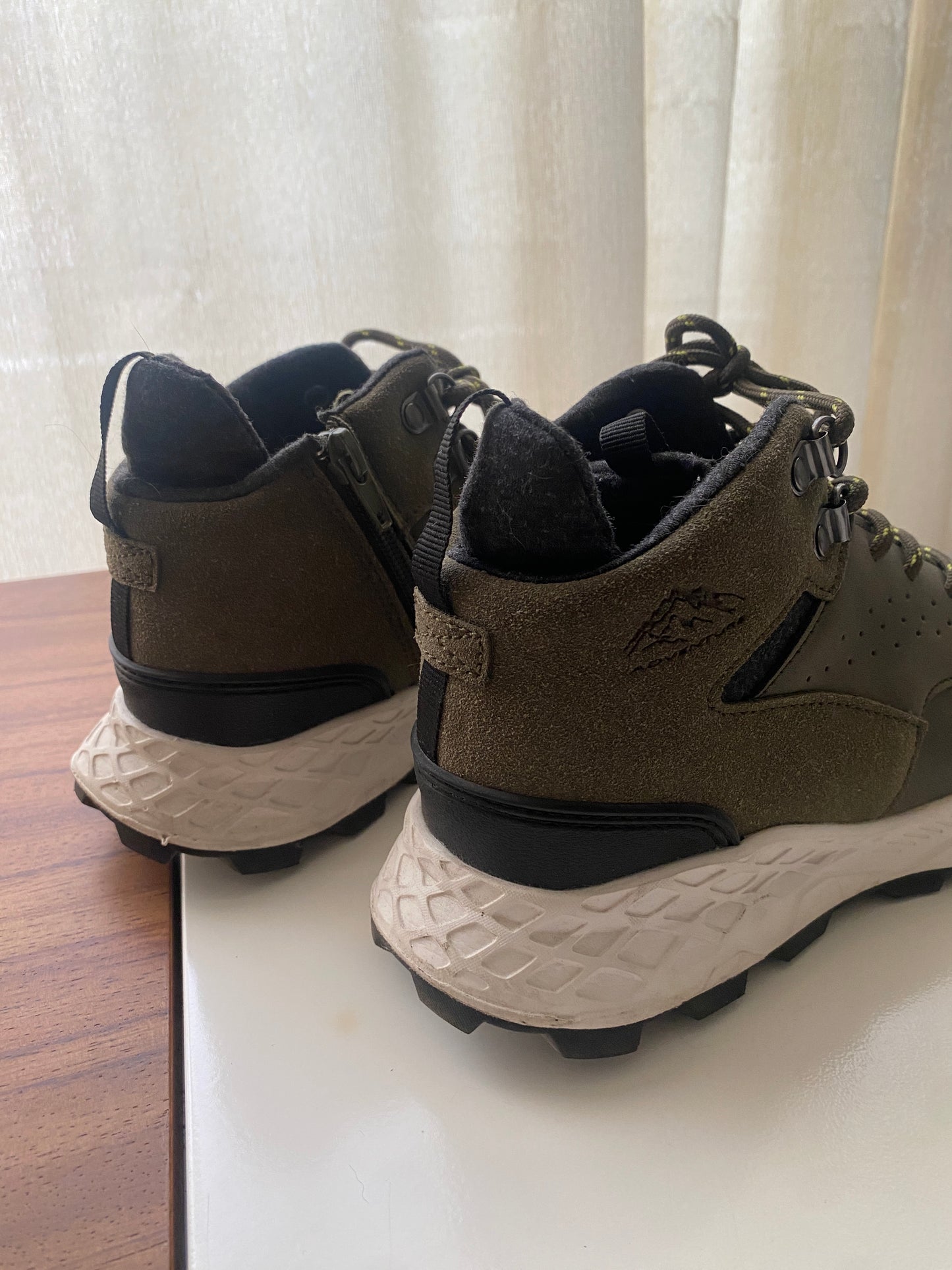 Tenis de niño verdes, Talla 35