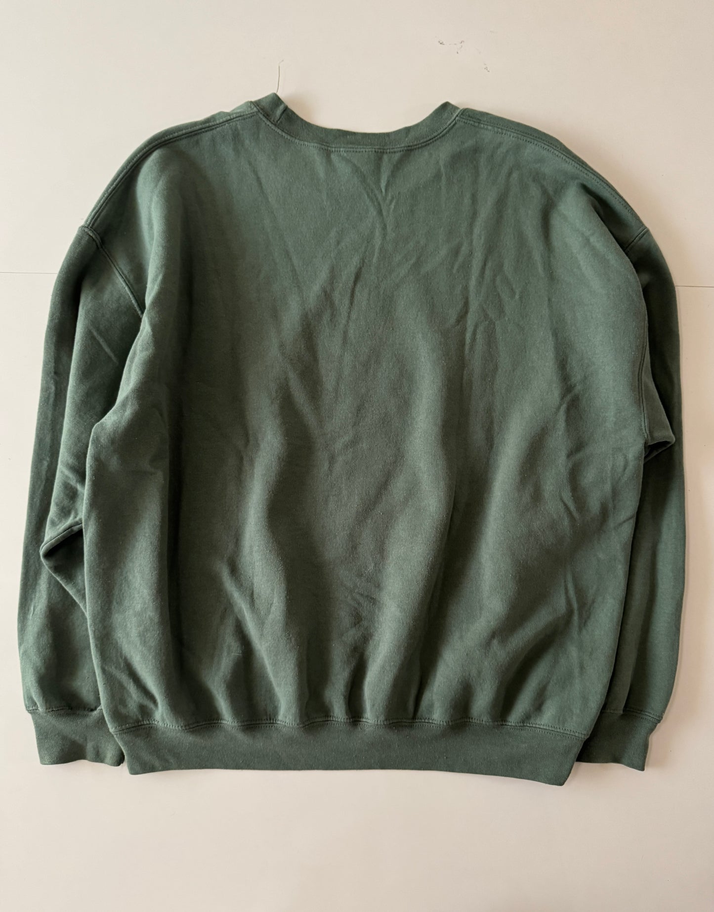 Sudadera verde con grafico en frente, Talla XL, Hombre, Gildan