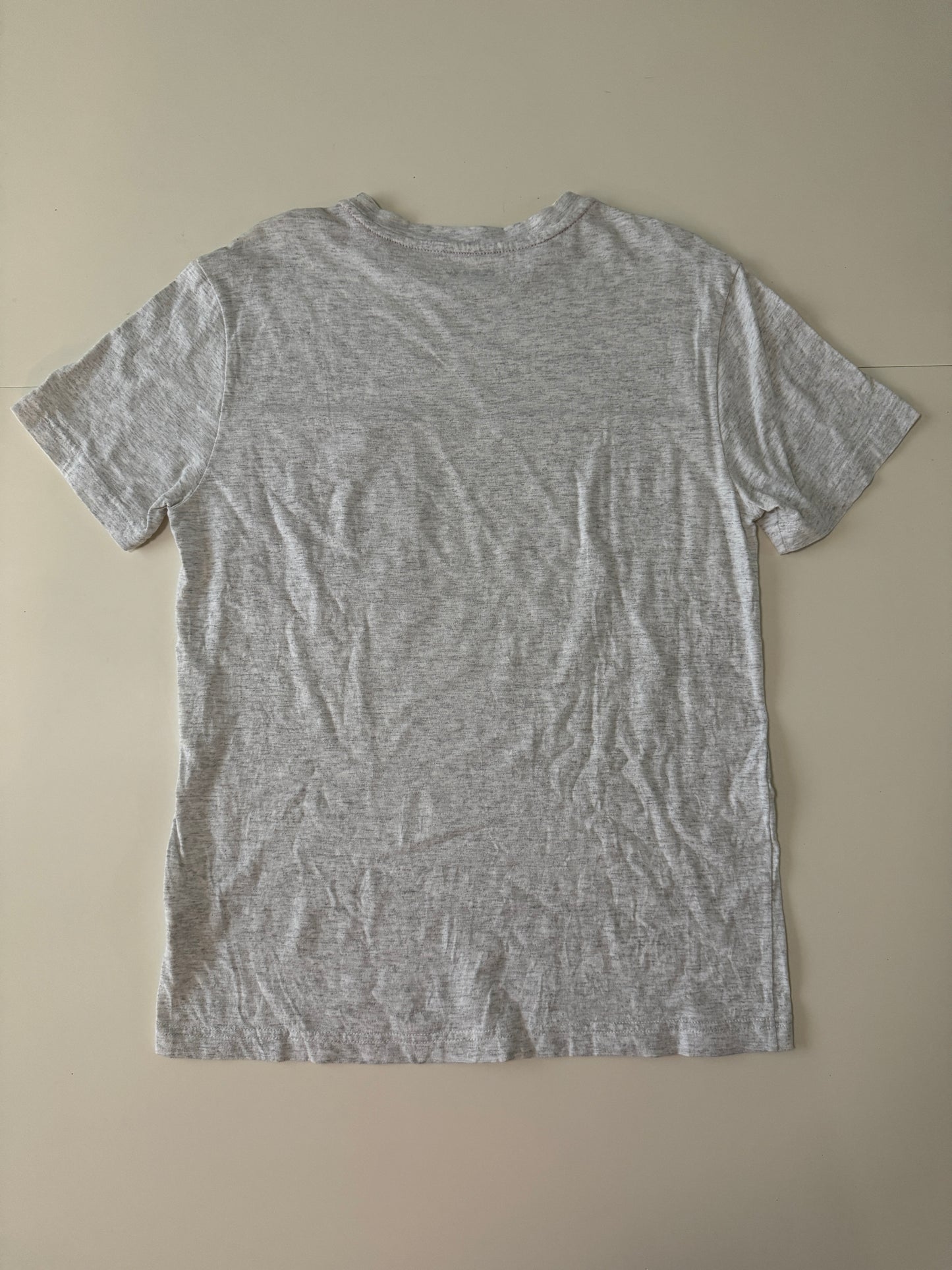 Playera gris con bolsa color, Talla M, Hombre