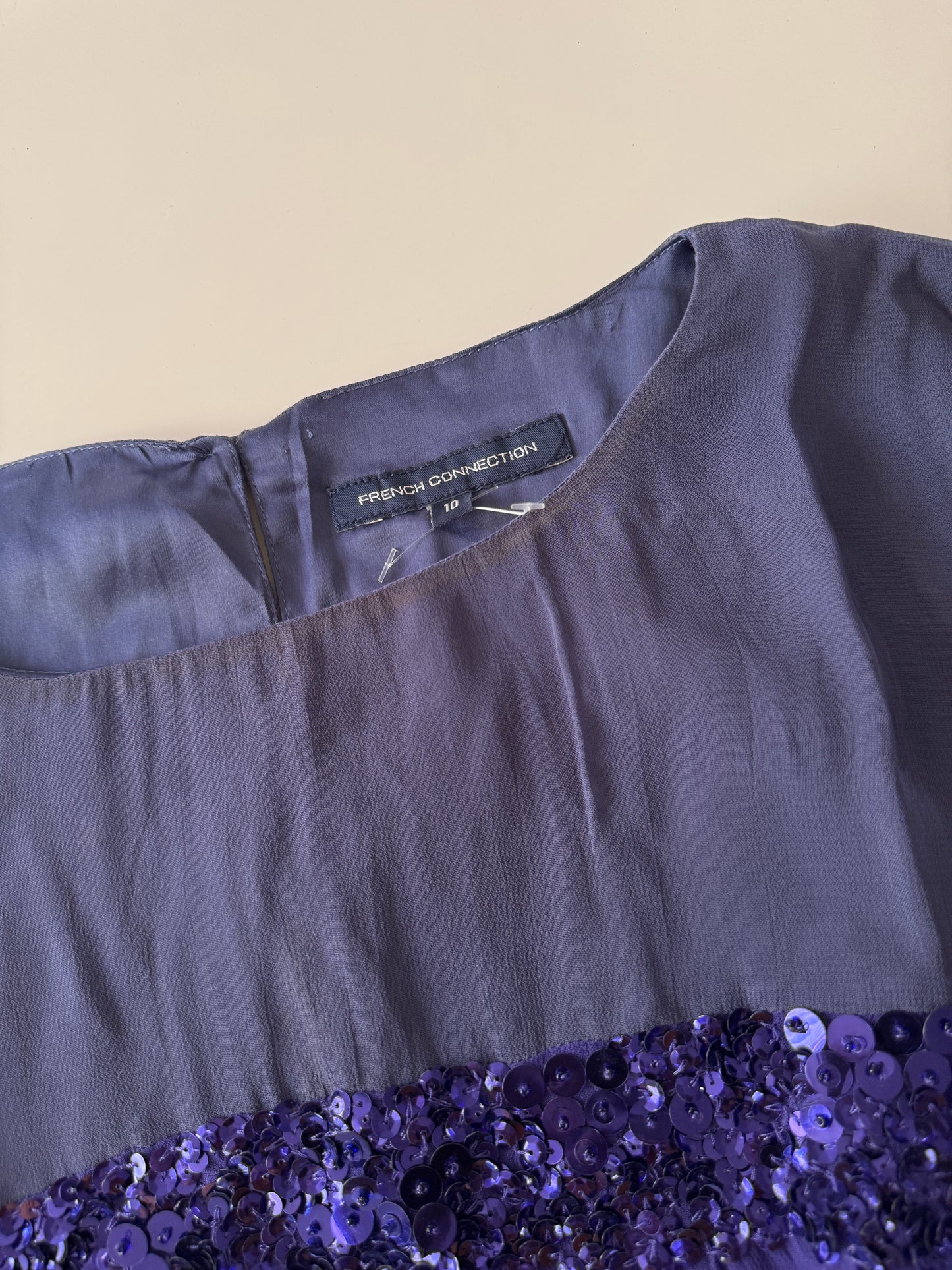 Blusa morada con aplique de lentejuelas, Talla 10, M-L, Frech Connection