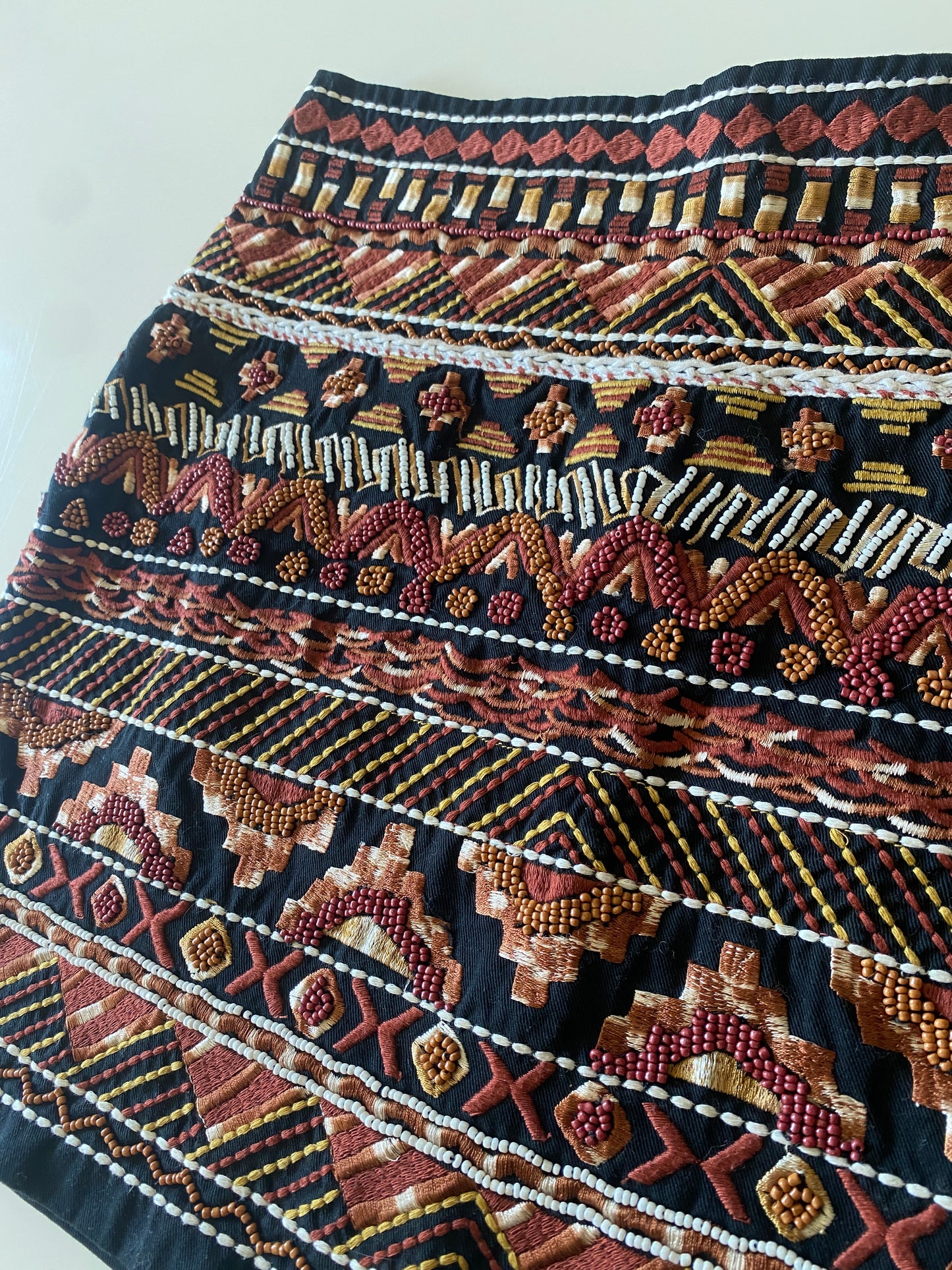 Falda con bordado tribal al frente, Talla 6, Mujer