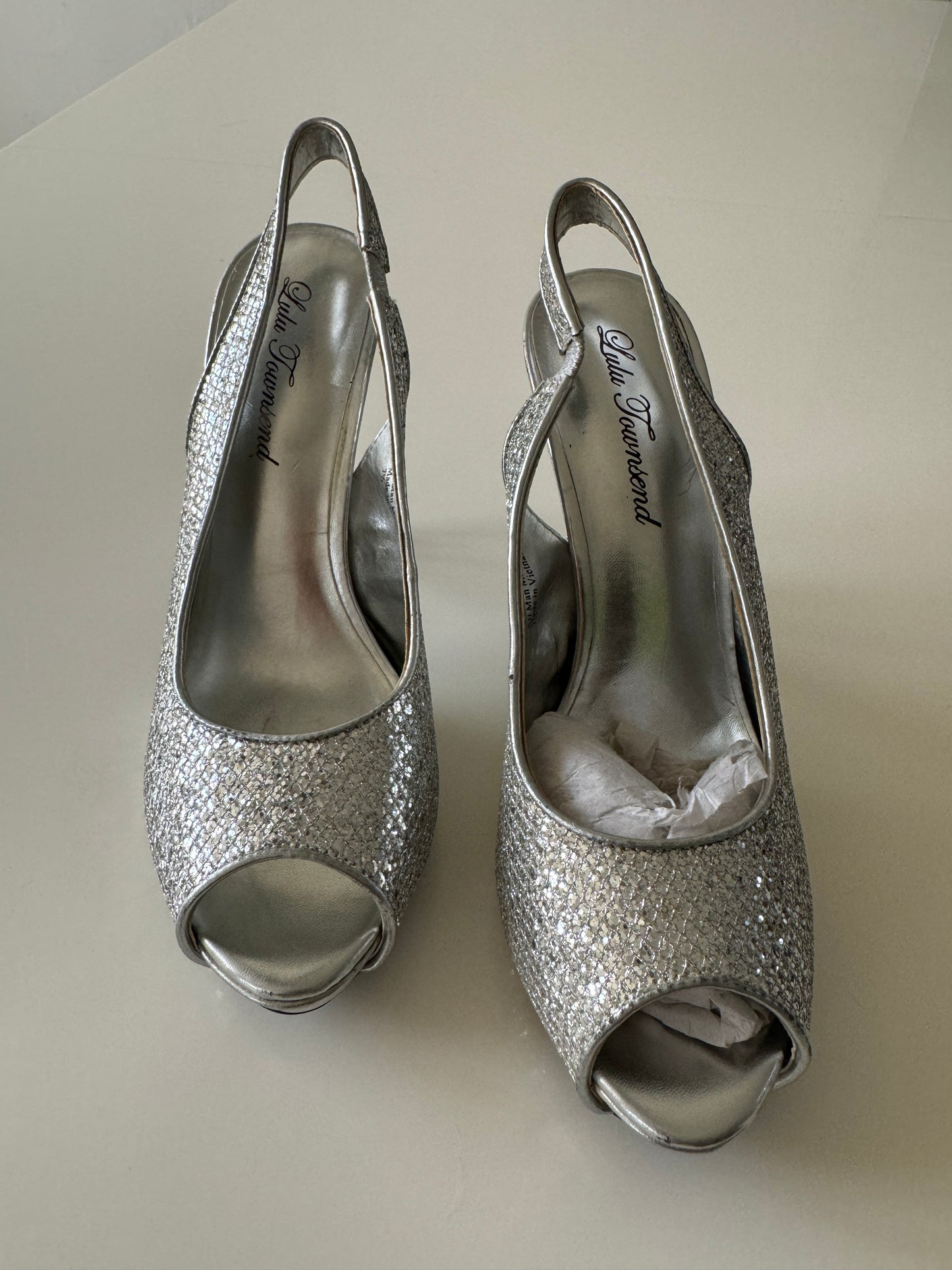 Peep toe plateados, Talla 7.5Usa, 4.5Mx, Mujer