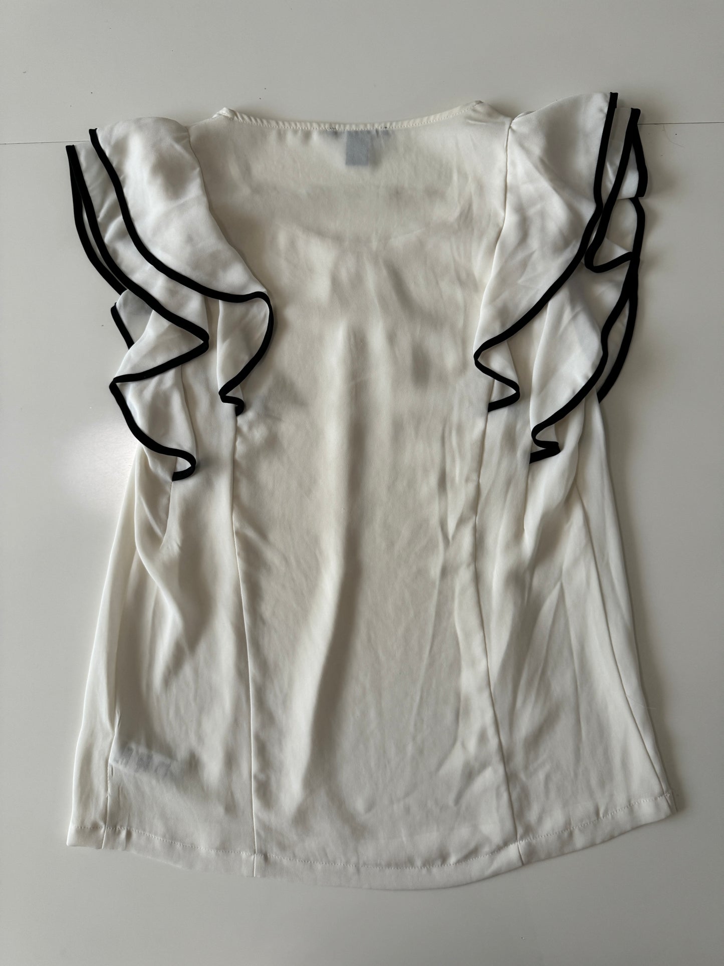 Blusa con ribetes negros, Talla S, Mujer