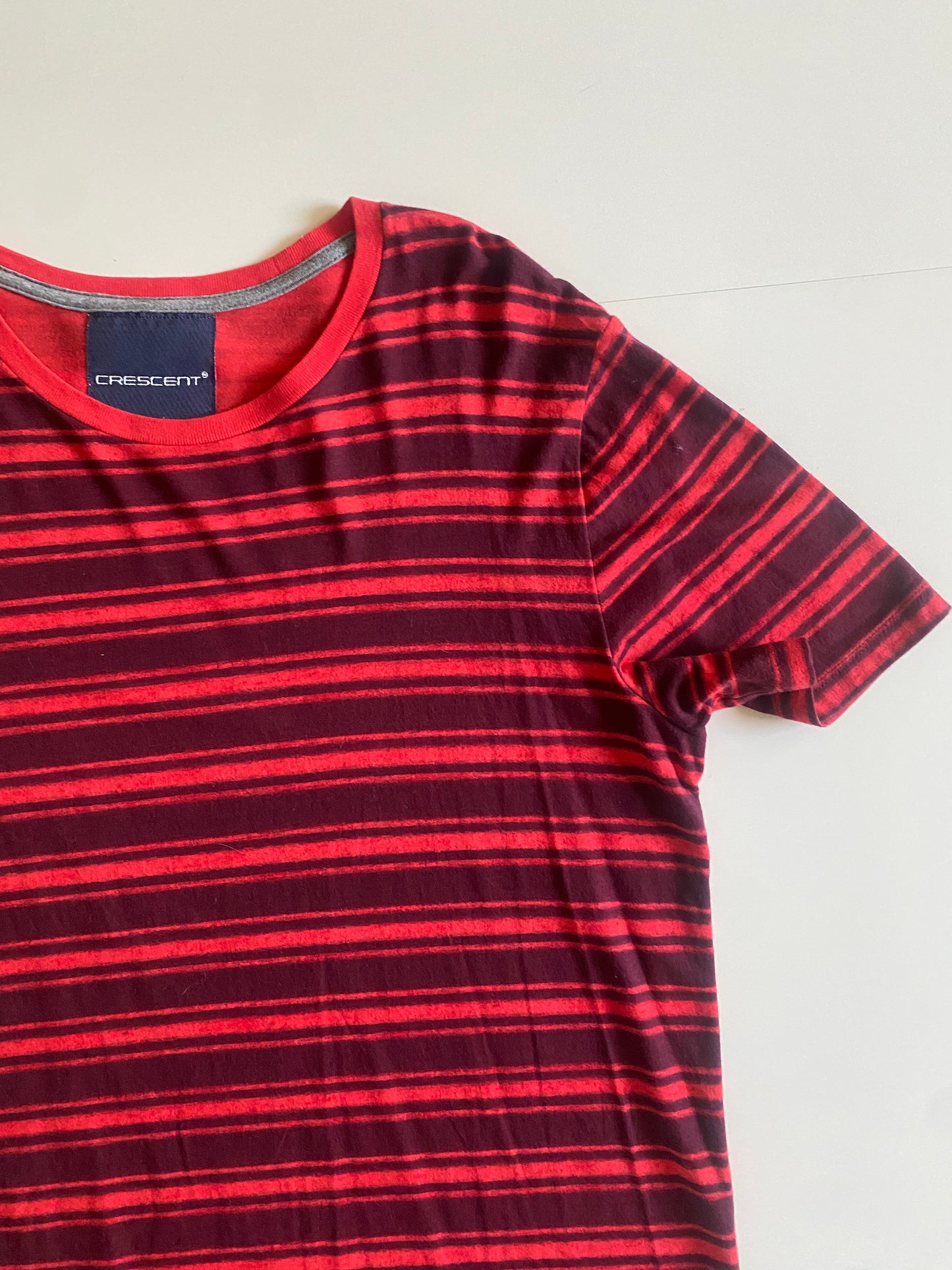 Playera de rayas rojas, Talla L, Hombre