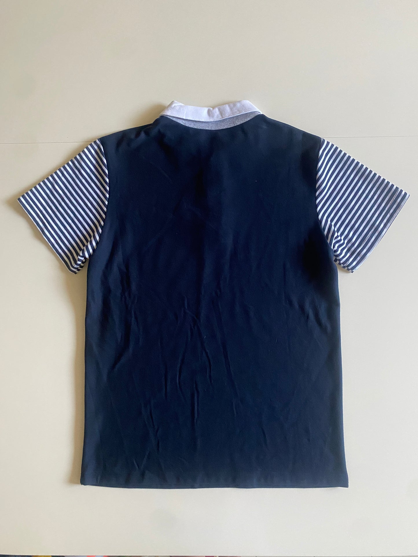 Polo azul con cuello y mangas contrastadas, Talla S, Hombre