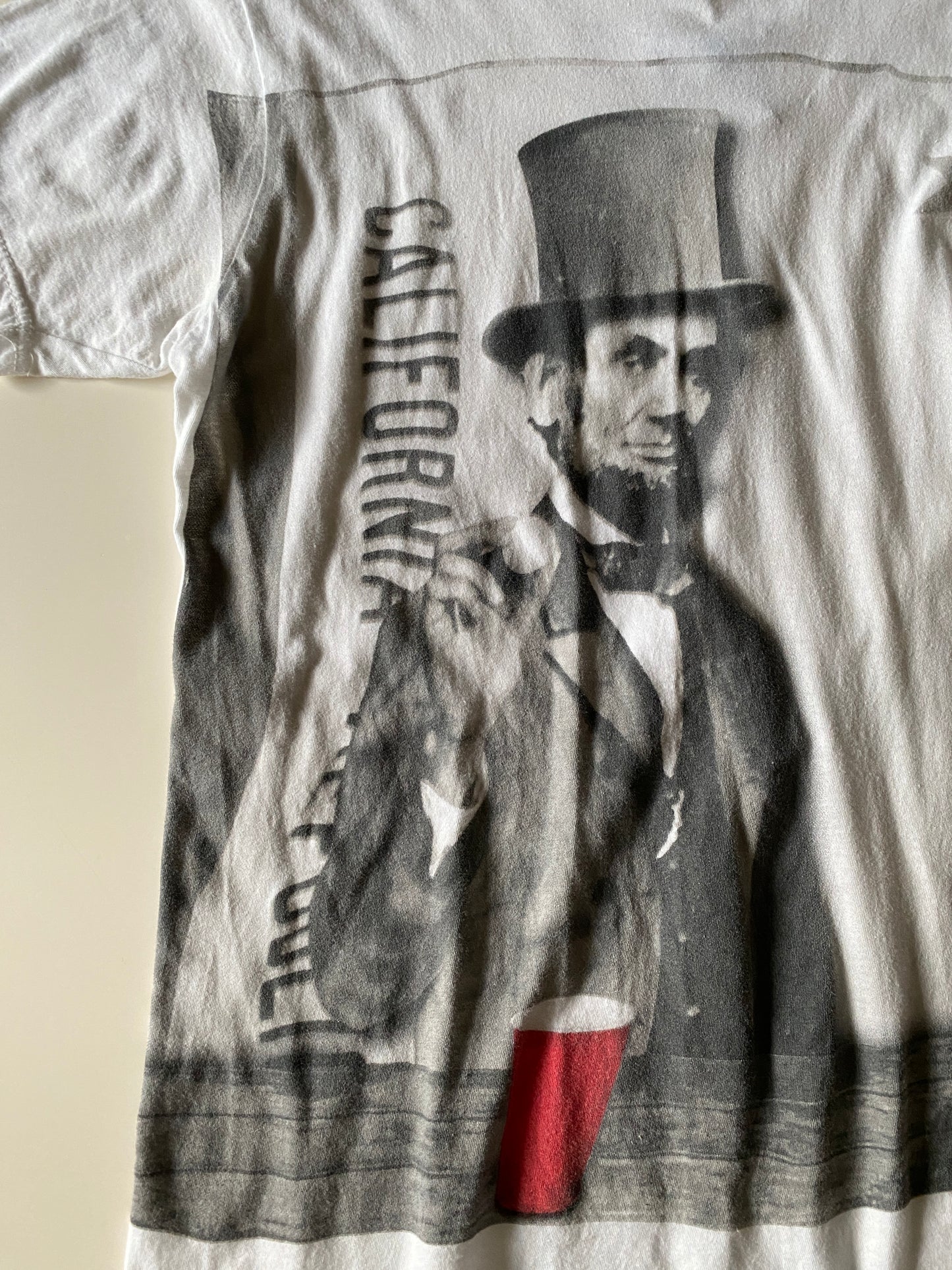 Playera blanca con grafico en frente, Talla M, Hombre