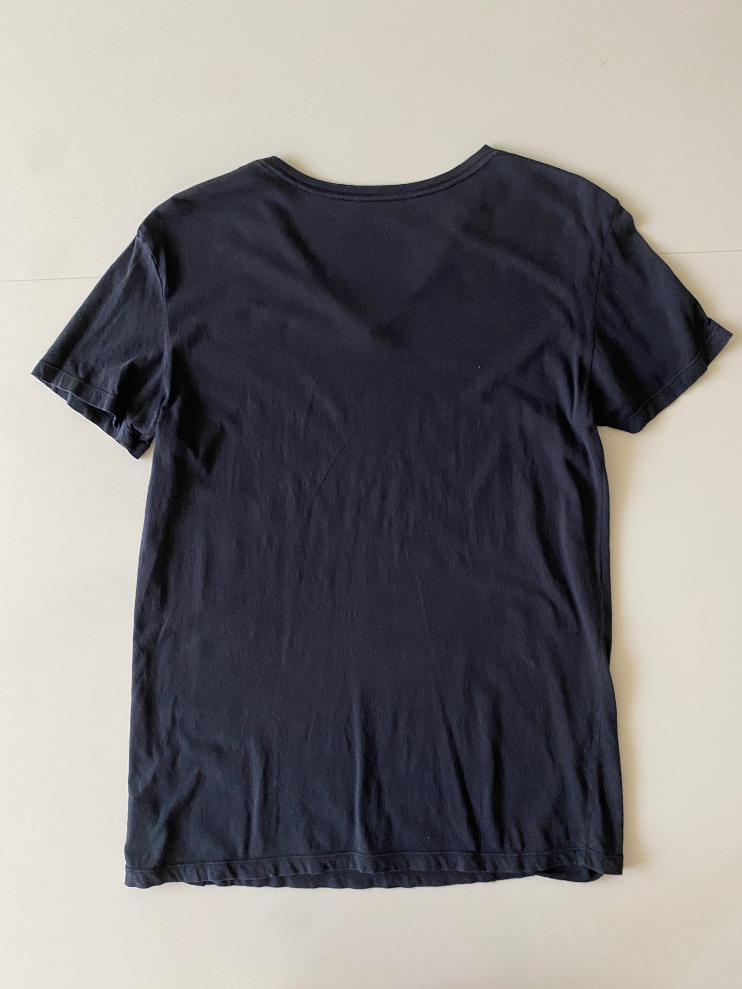 Playera negra desgastada, Talla S, Hombre: ARCHIVO: