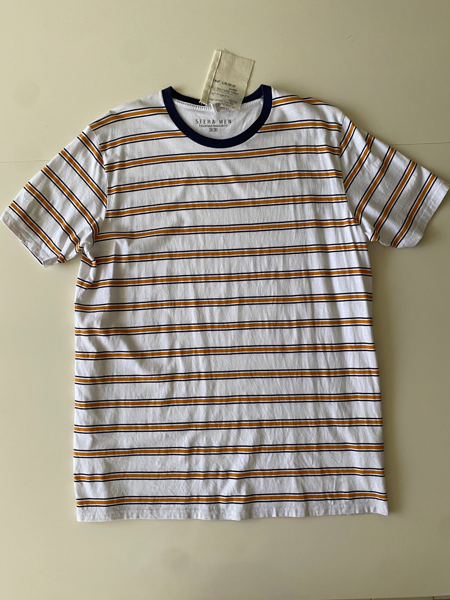 Playera blanca de rayas, corte regular, Talla M, Hombre