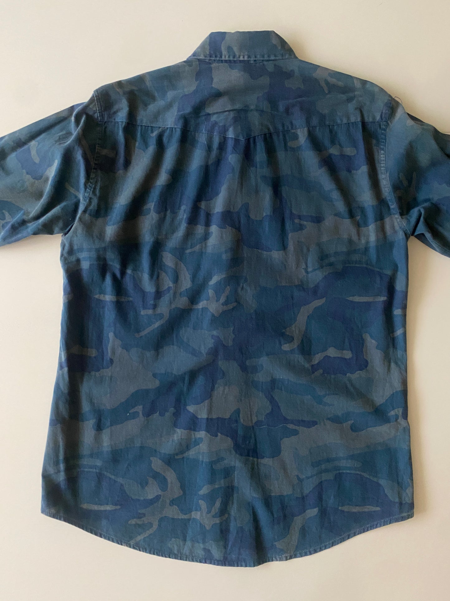 Camisa estampado militar, Talla L, Hombre