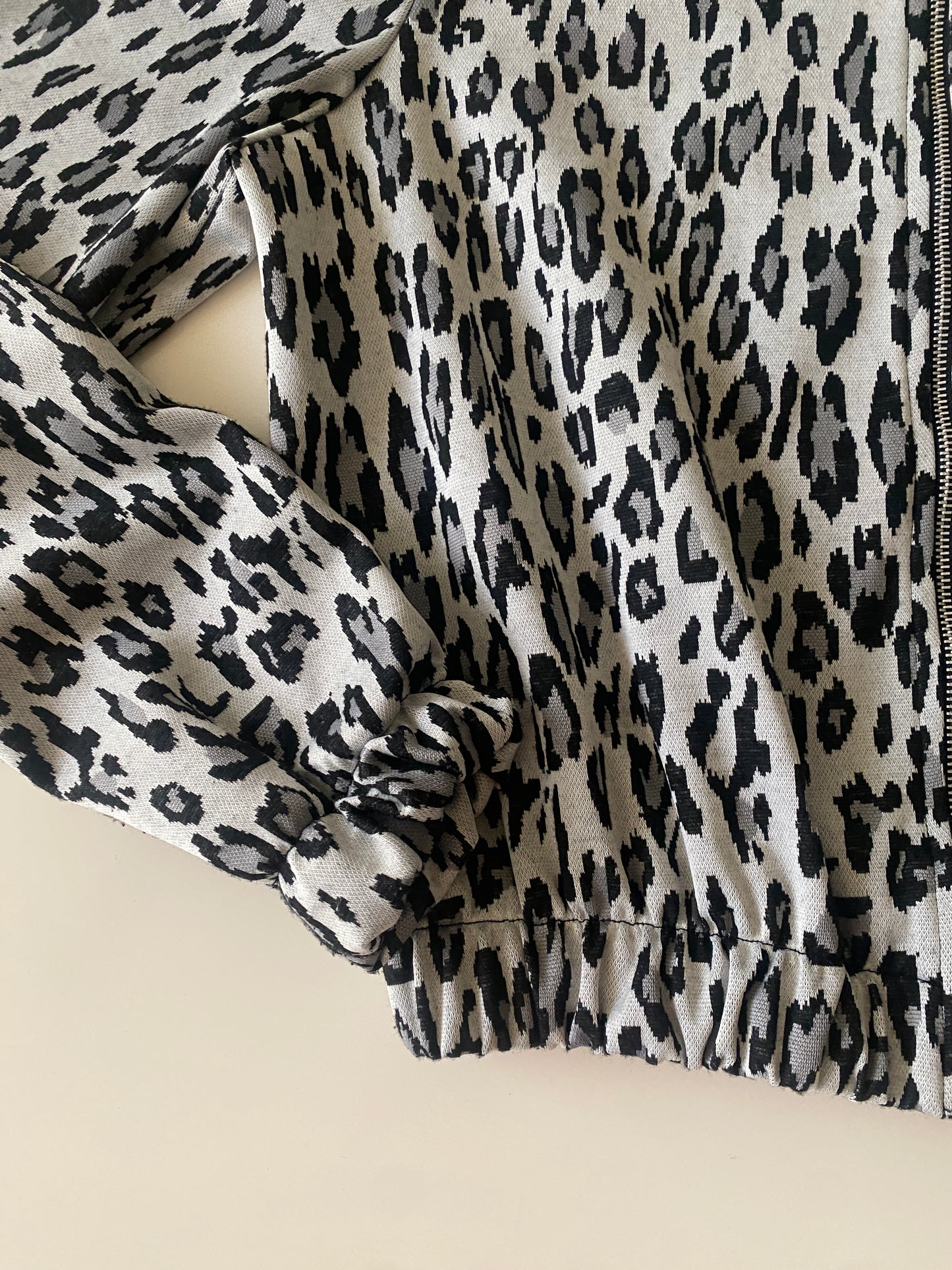 Chaqueta ligera estampada animal print, Talla XS, Mujer