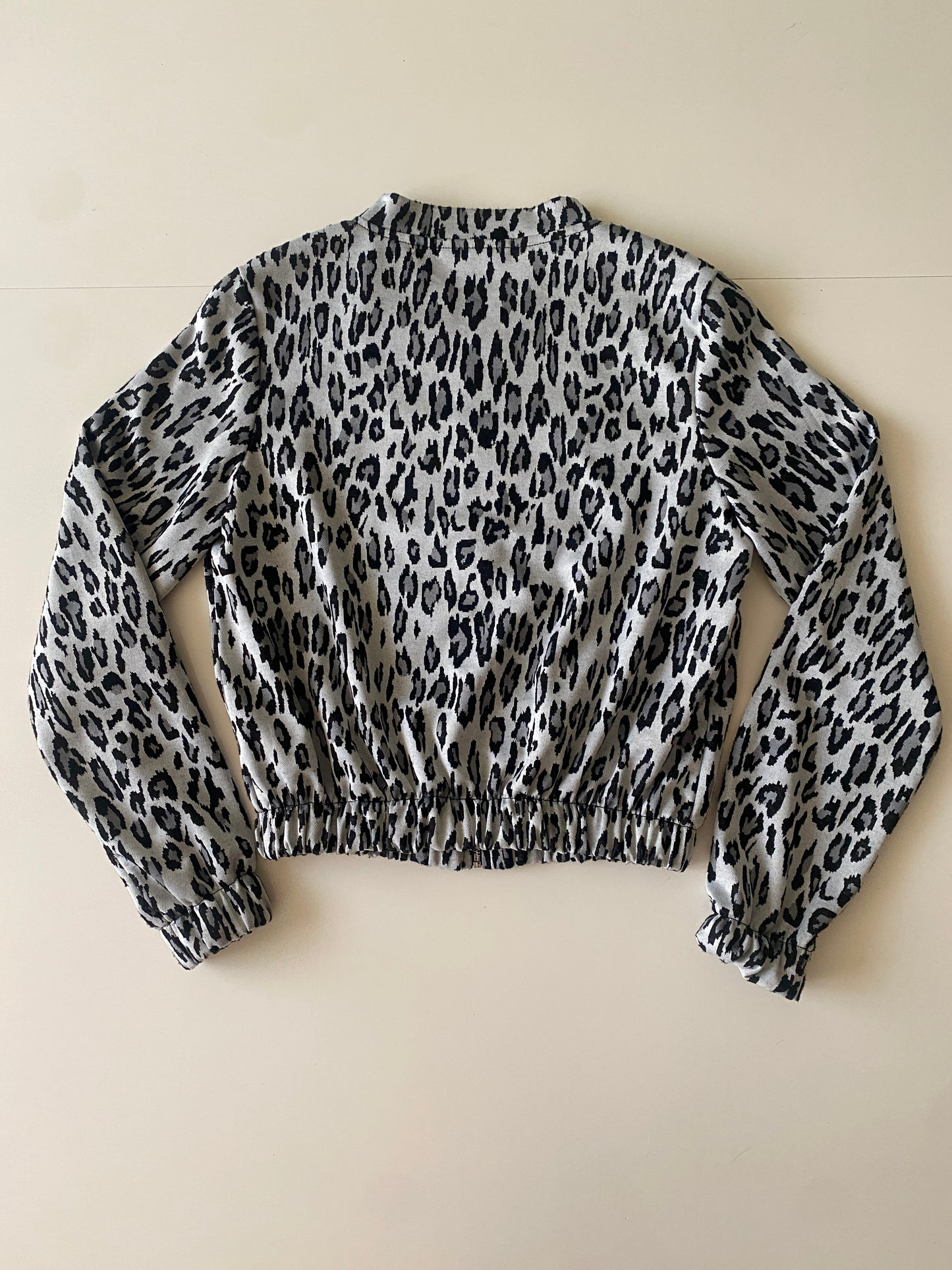 Chaqueta ligera estampada animal print, Talla XS, Mujer