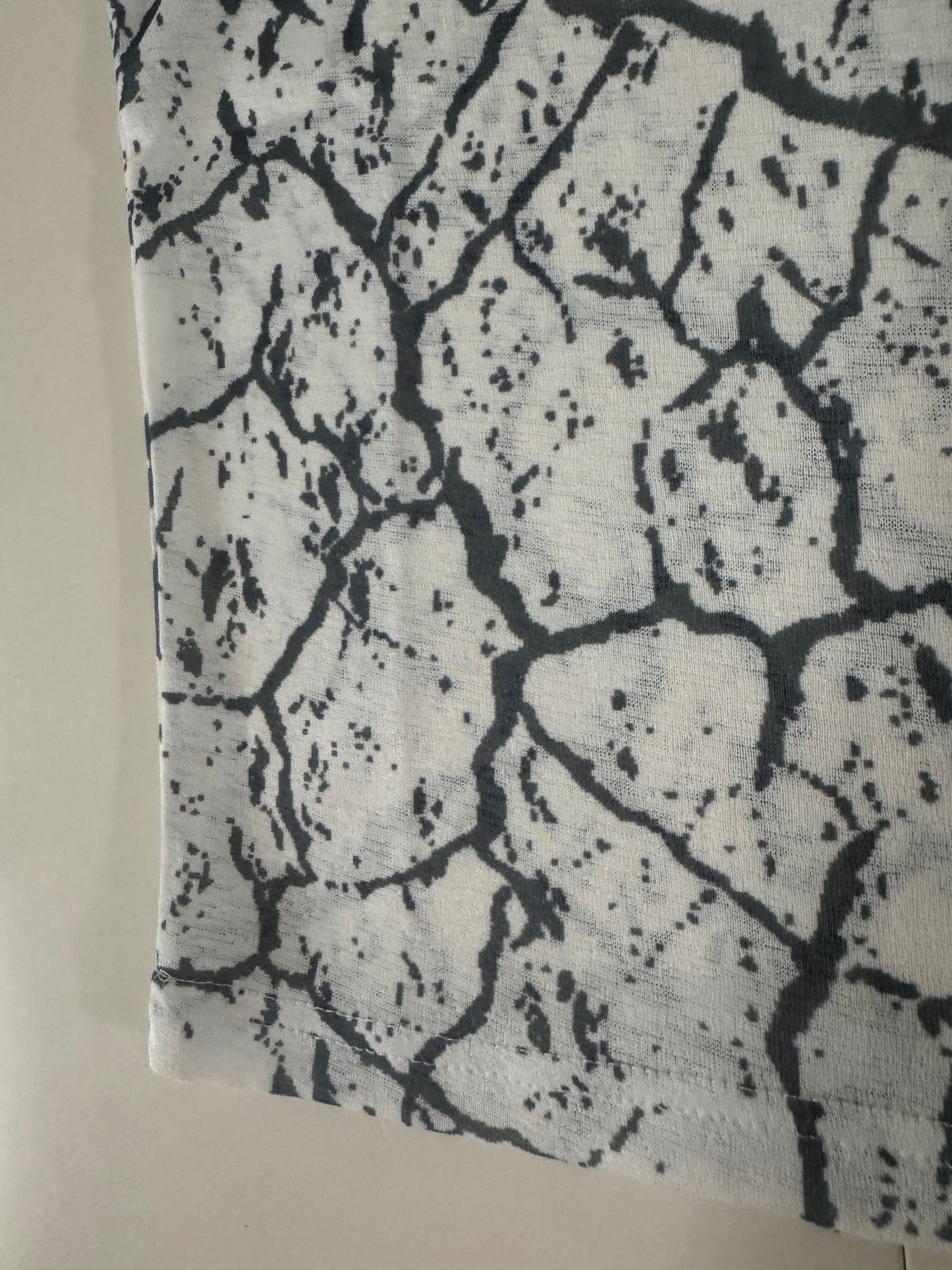 Playera blanca estampada marmol, Talla XS, Mujer, Rewind