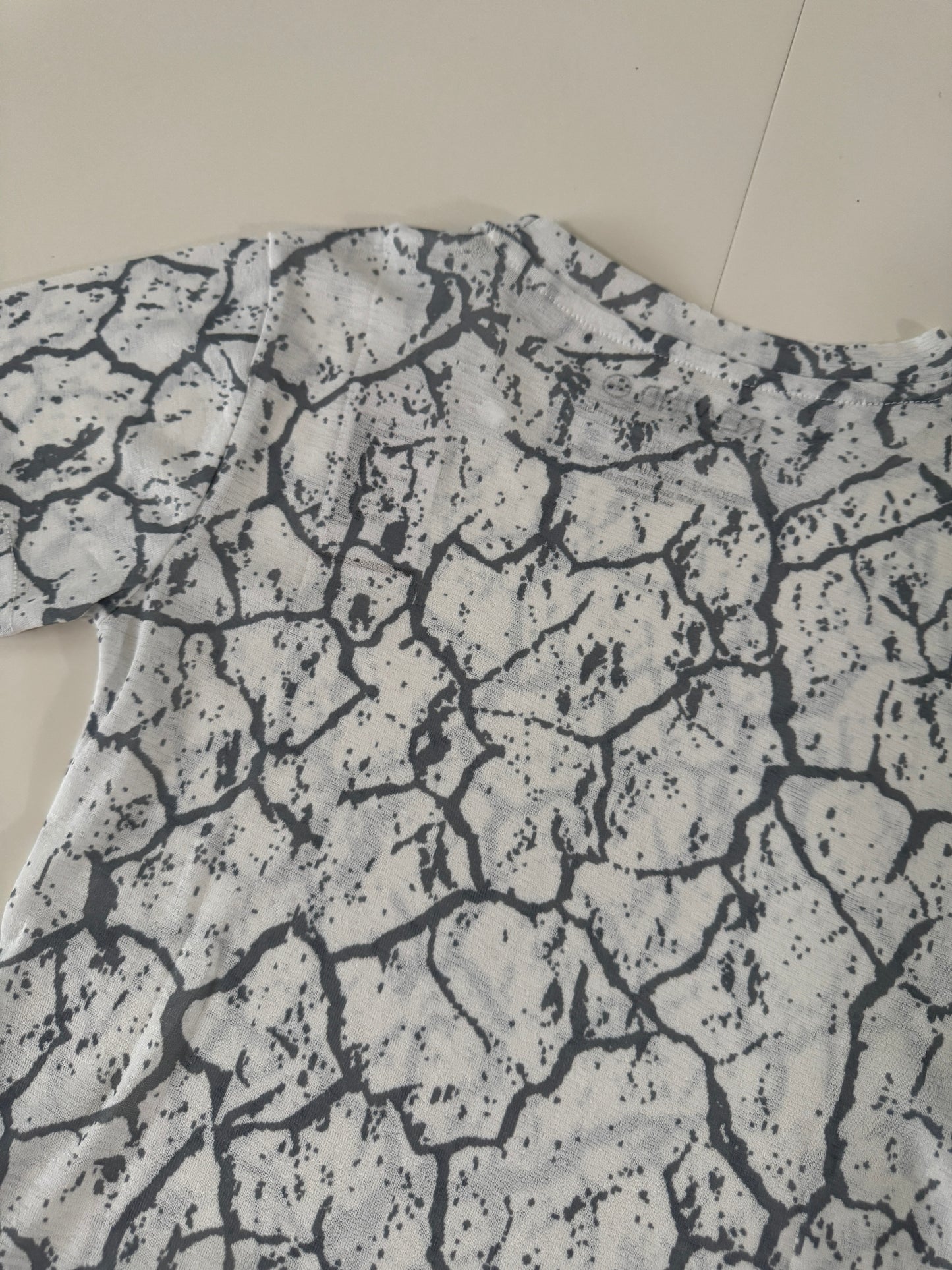 Playera blanca estampada marmol, Talla XS, Mujer, Rewind