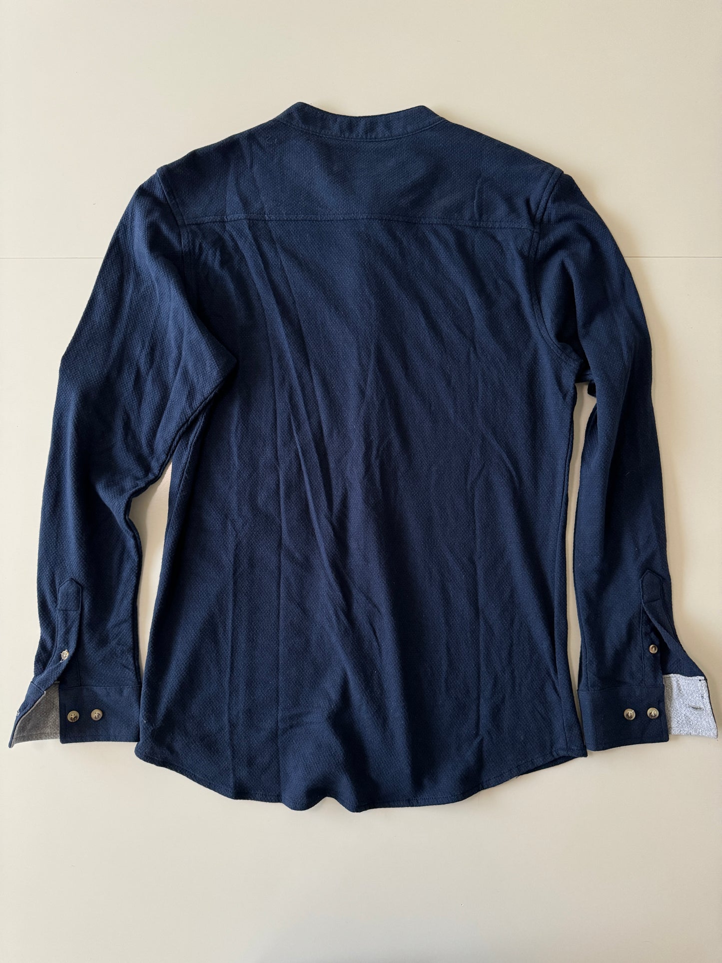 Camisa azul, cuello mao, Talla S, Hombre