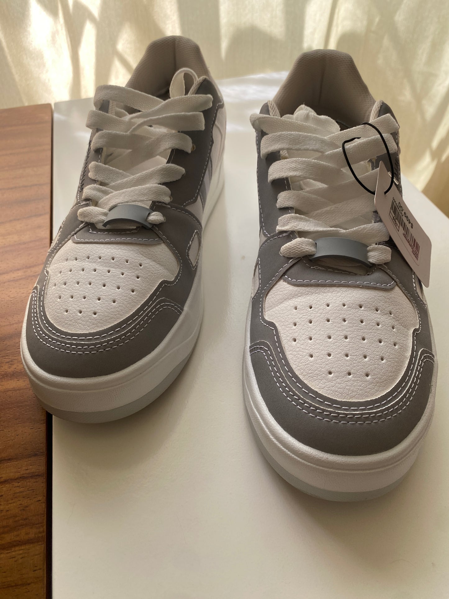Tenis blancos con gris, Talla 27Mx, Hombre