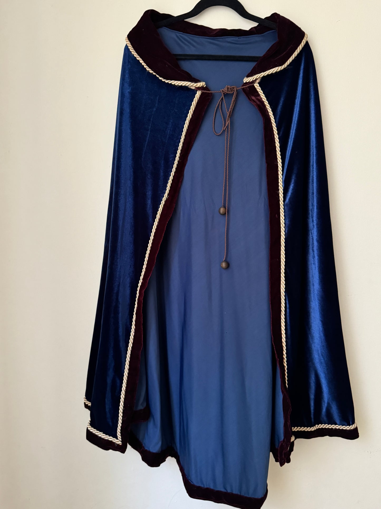 RENTA: Capa azul de terciopelo, Unitalla, Unisex