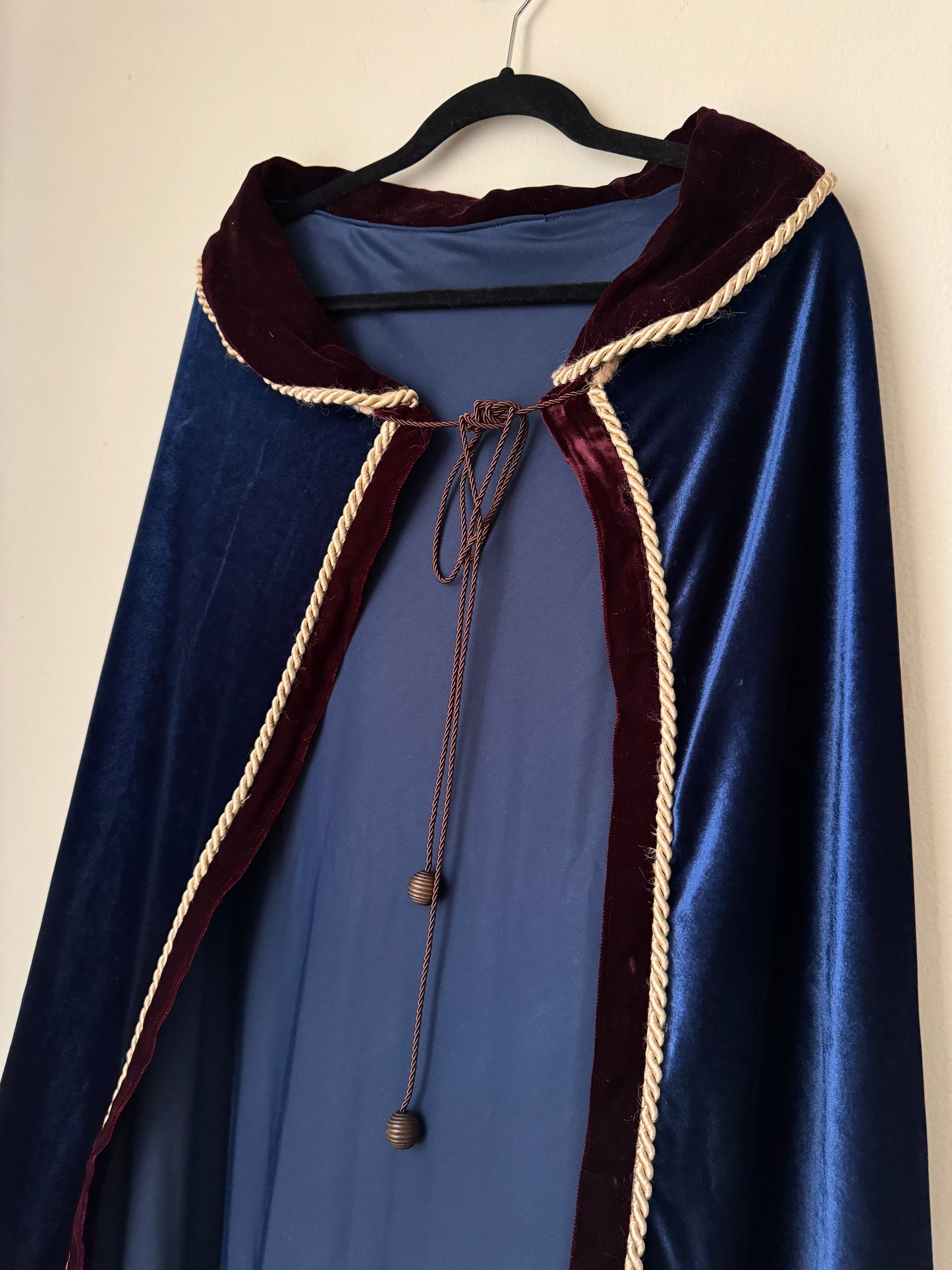 RENTA: Capa azul de terciopelo, Unitalla, Unisex