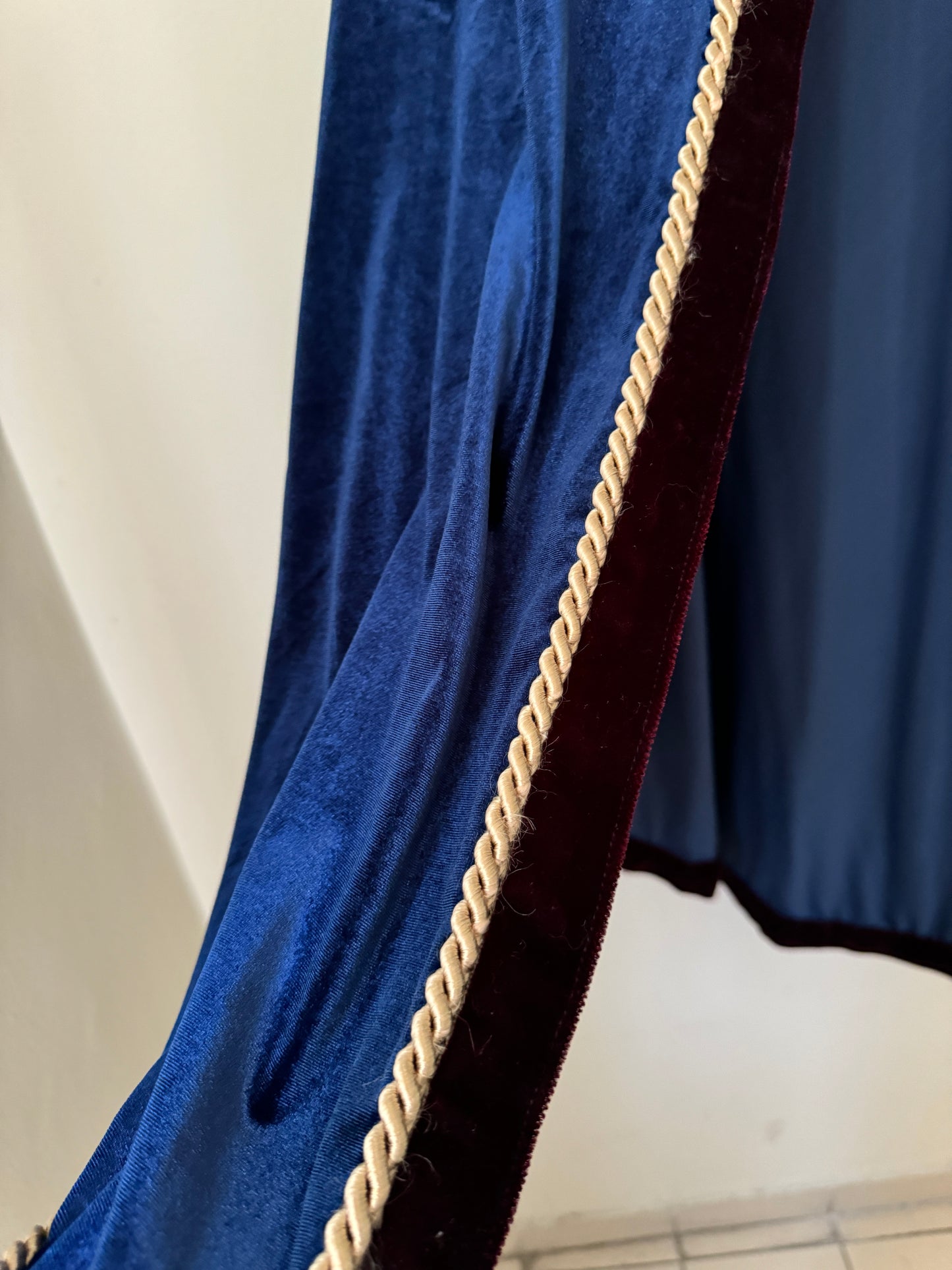 RENTA: Capa azul de terciopelo, Unitalla, Unisex
