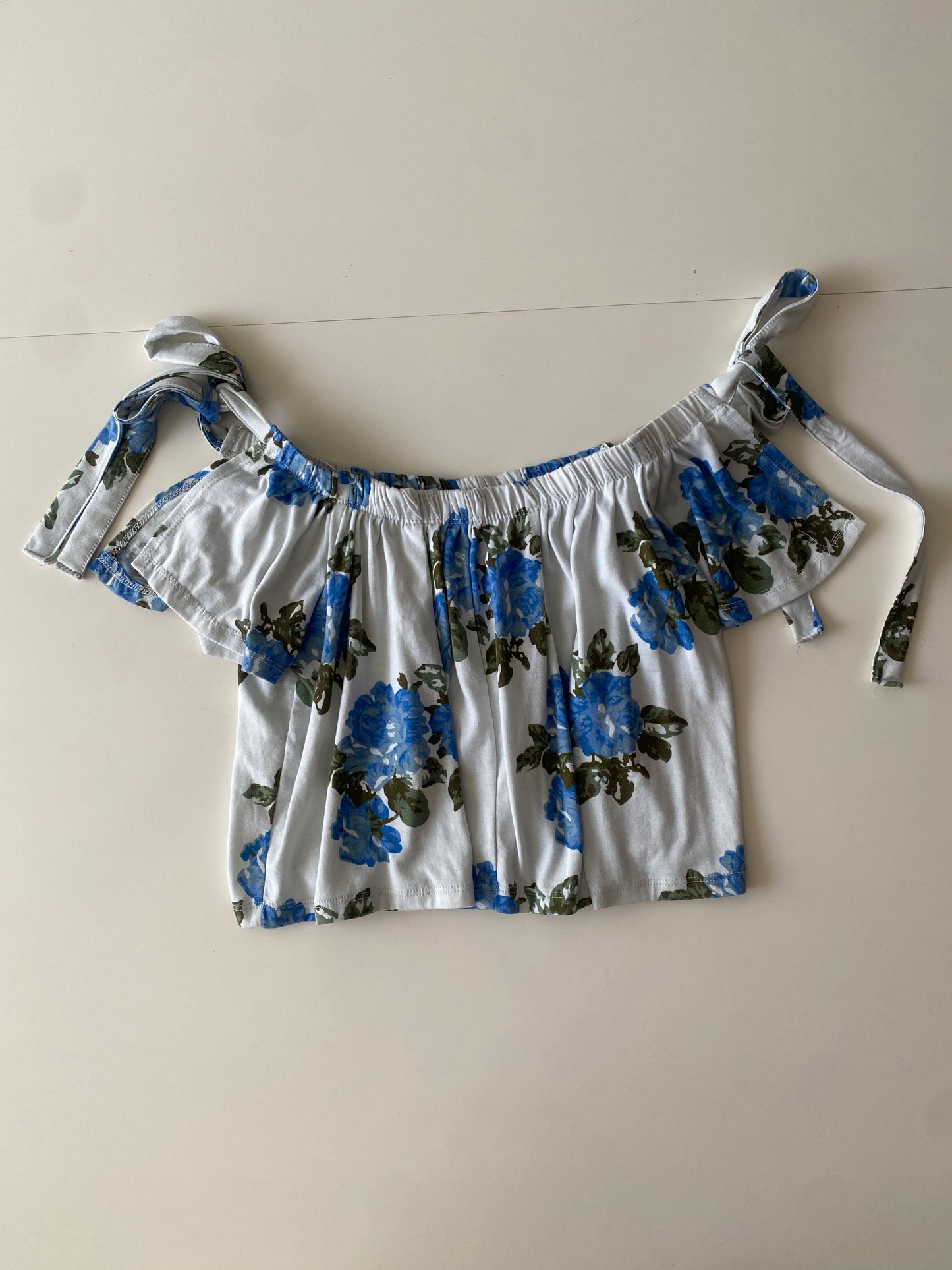 Blusa estampada con volantes en mangas, Talla M, Mujer