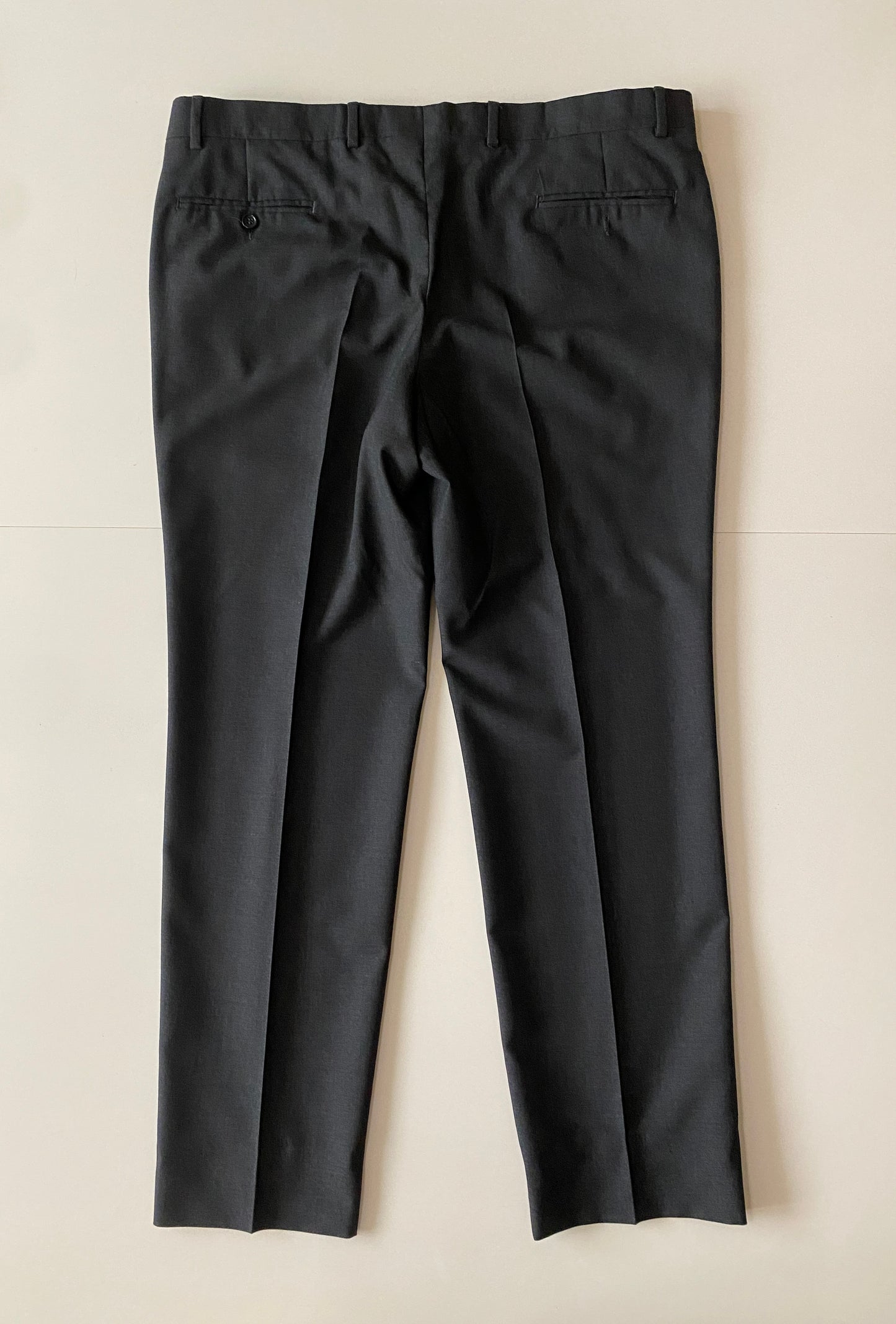 Traje completo gris oscuro, Talla Saco 46R, Pantalones 40R, Hombre