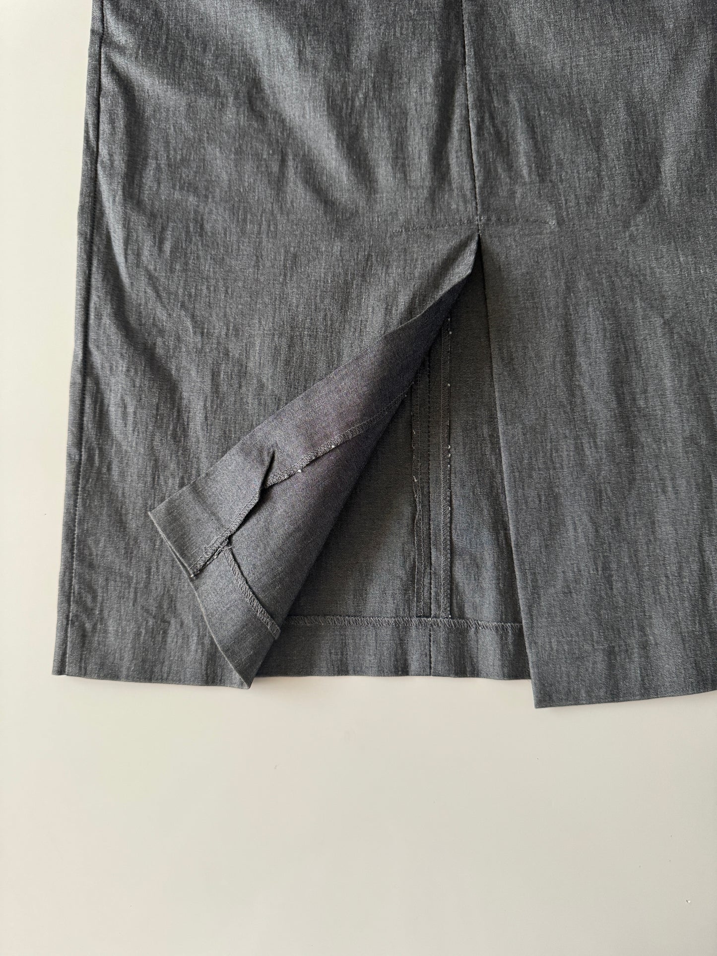 Falda gris satinada, Talla S, Mujer