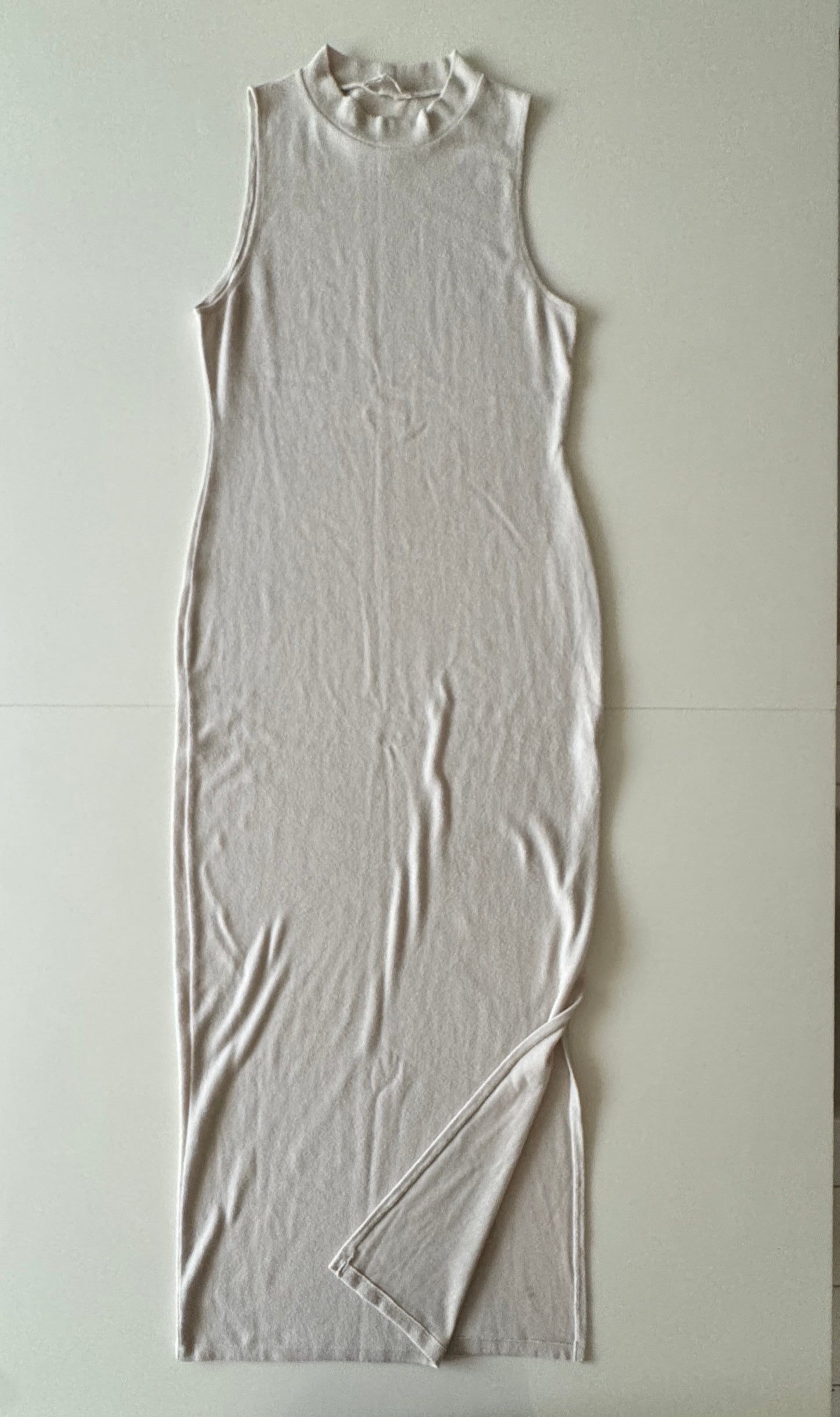 Vestido de punto beige, sin mangas, cuello alto, Talla M, 28Mx, Pull and Bear, Mujer