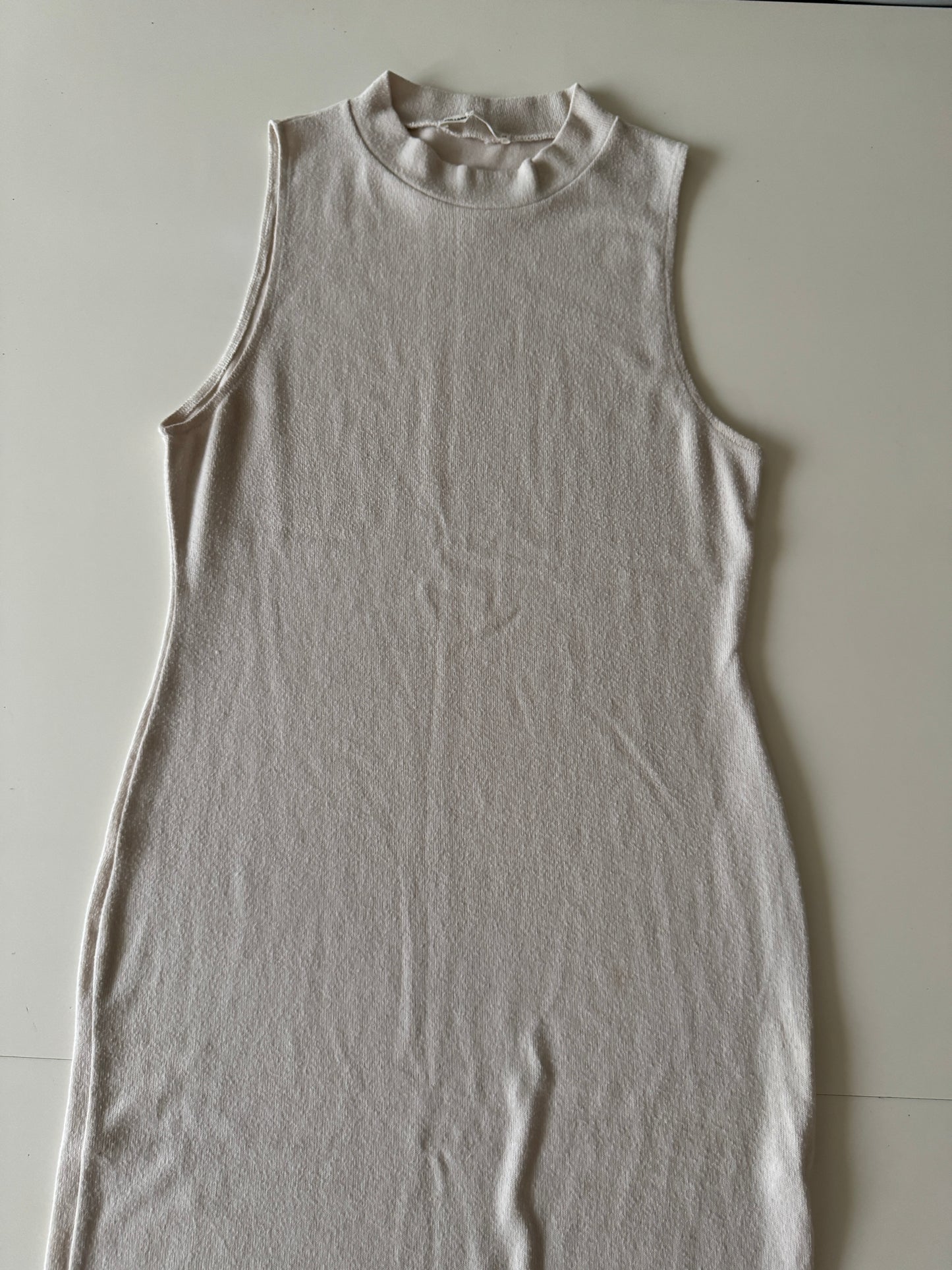Vestido de punto beige, sin mangas, cuello alto, Talla M, 28Mx, Pull and Bear, Mujer