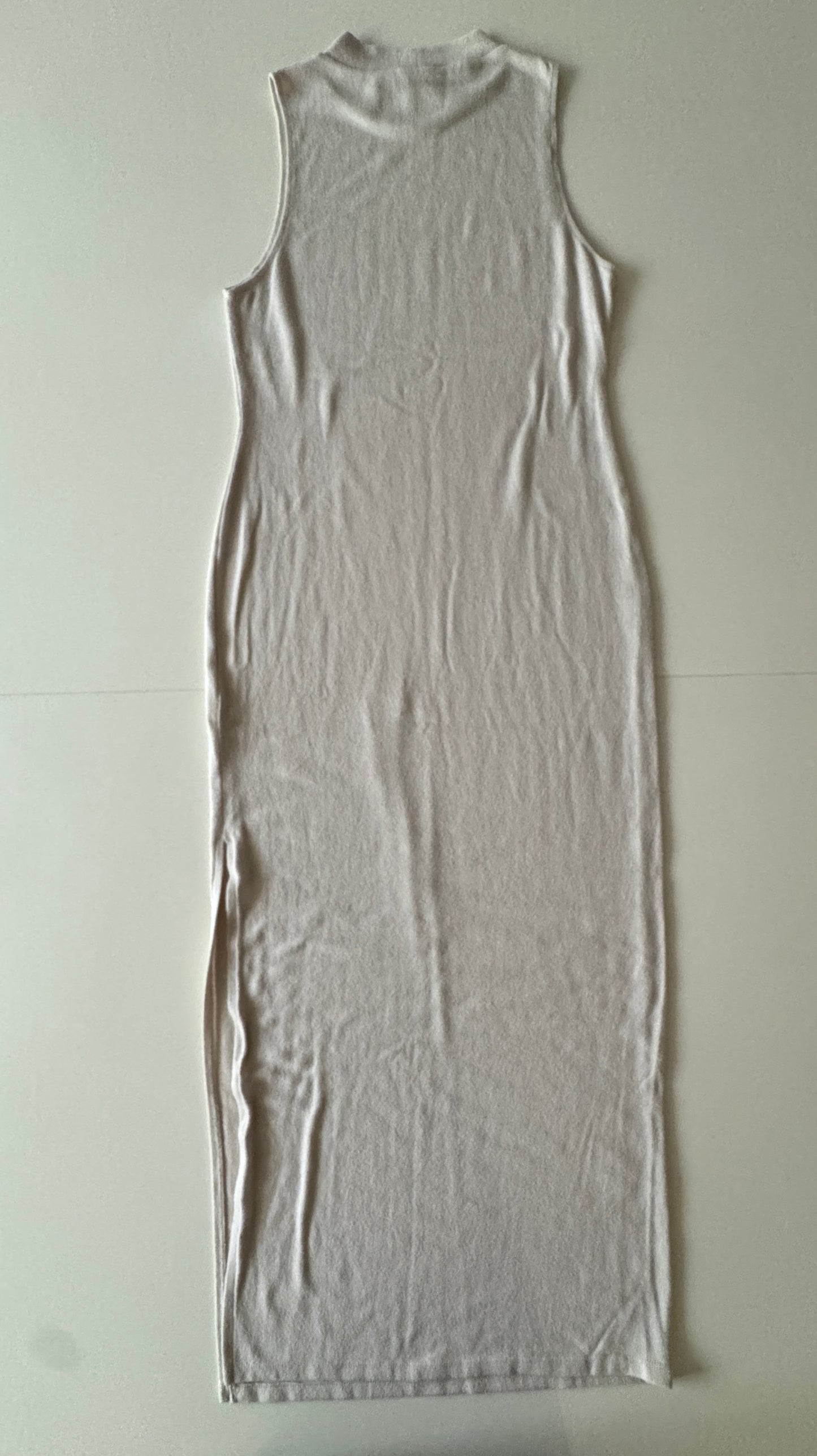 Vestido de punto beige, sin mangas, cuello alto, Talla M, 28Mx, Pull and Bear, Mujer