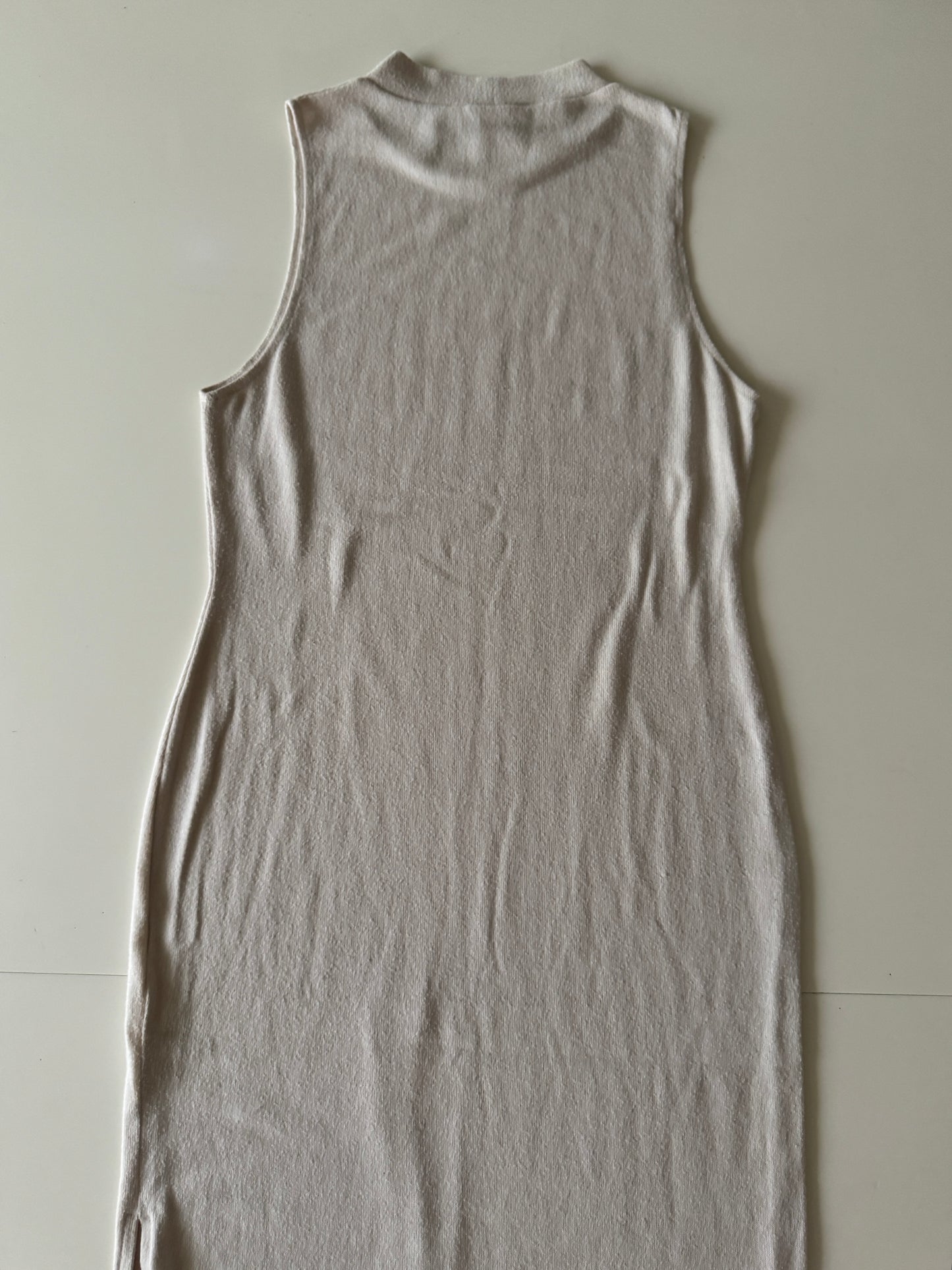 Vestido de punto beige, sin mangas, cuello alto, Talla M, 28Mx, Pull and Bear, Mujer