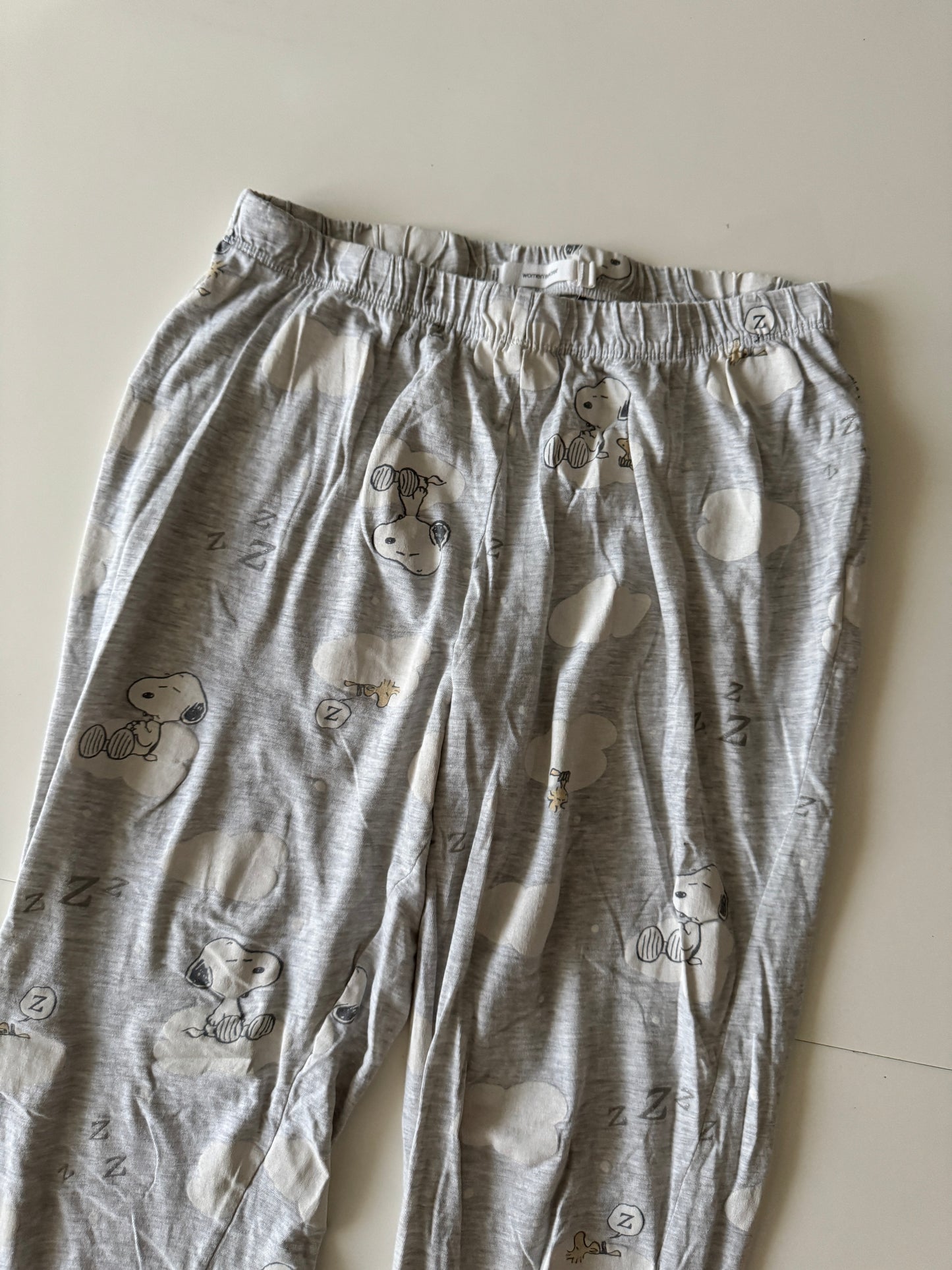 Set de pijama gris, Peanuts, Talla M, Women secret, Mujer