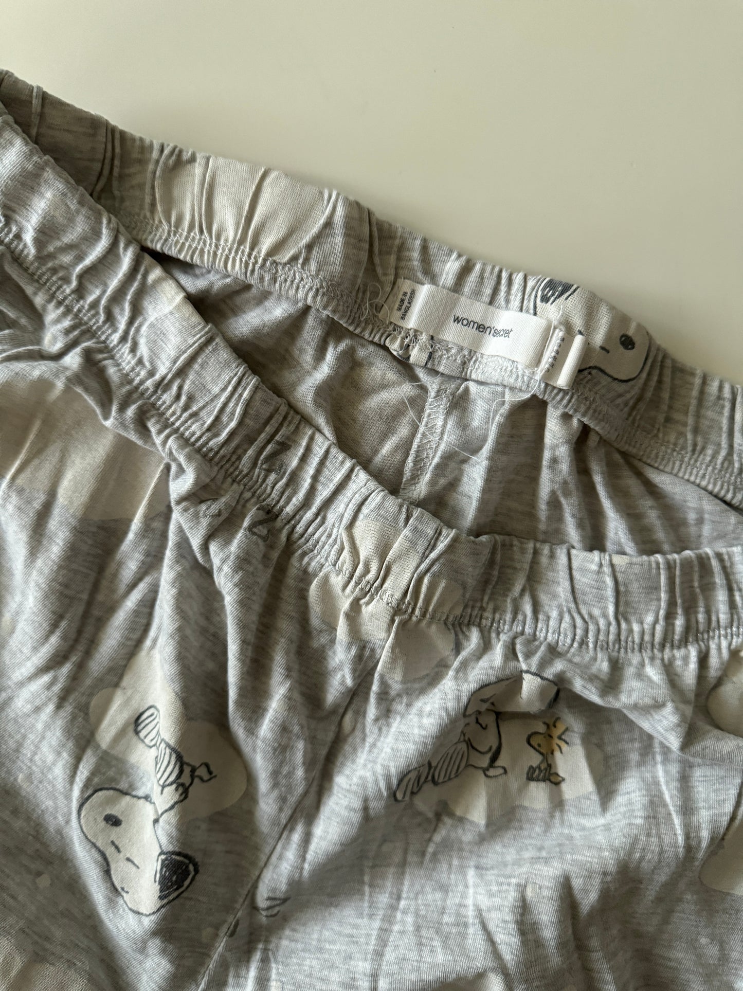 Set de pijama gris, Peanuts, Talla M, Women secret, Mujer