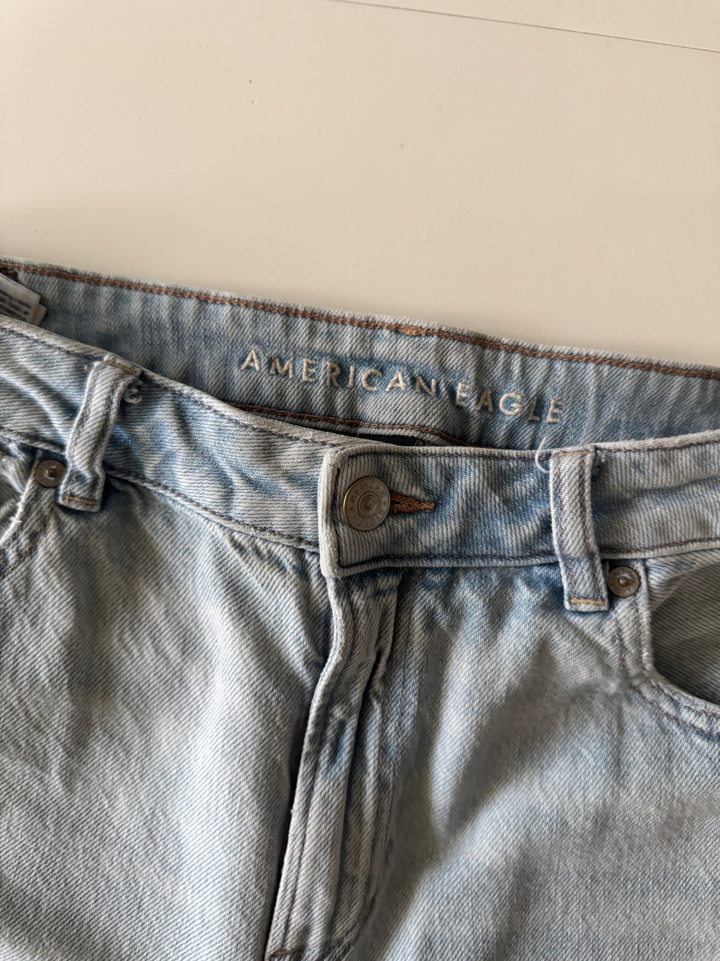 Jeans celestes, Tiro alto, Corte Strigid, Talla 10, American Eagle, Mujer