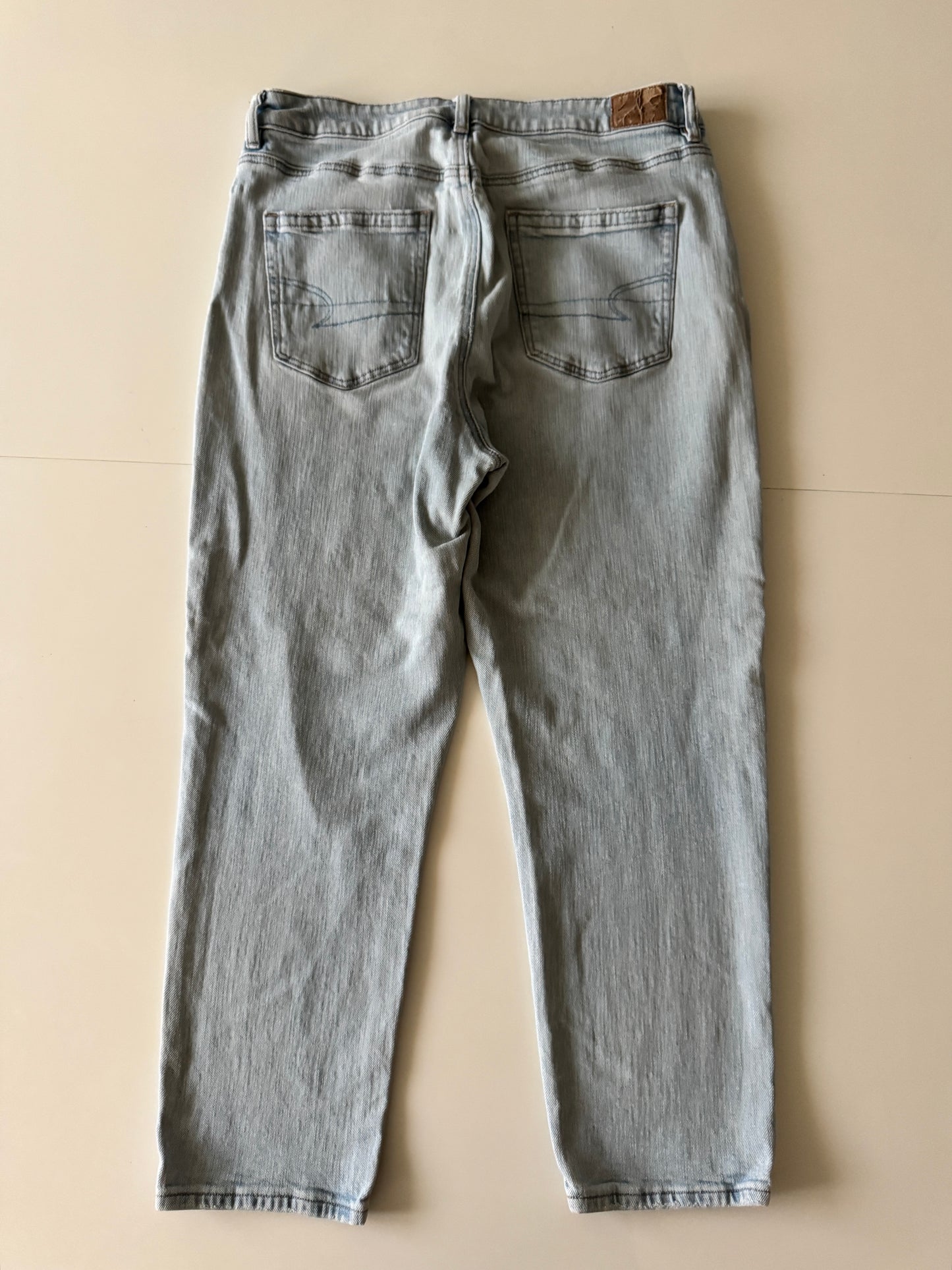 Jeans celestes, Tiro alto, Corte Strigid, Talla 10, American Eagle, Mujer
