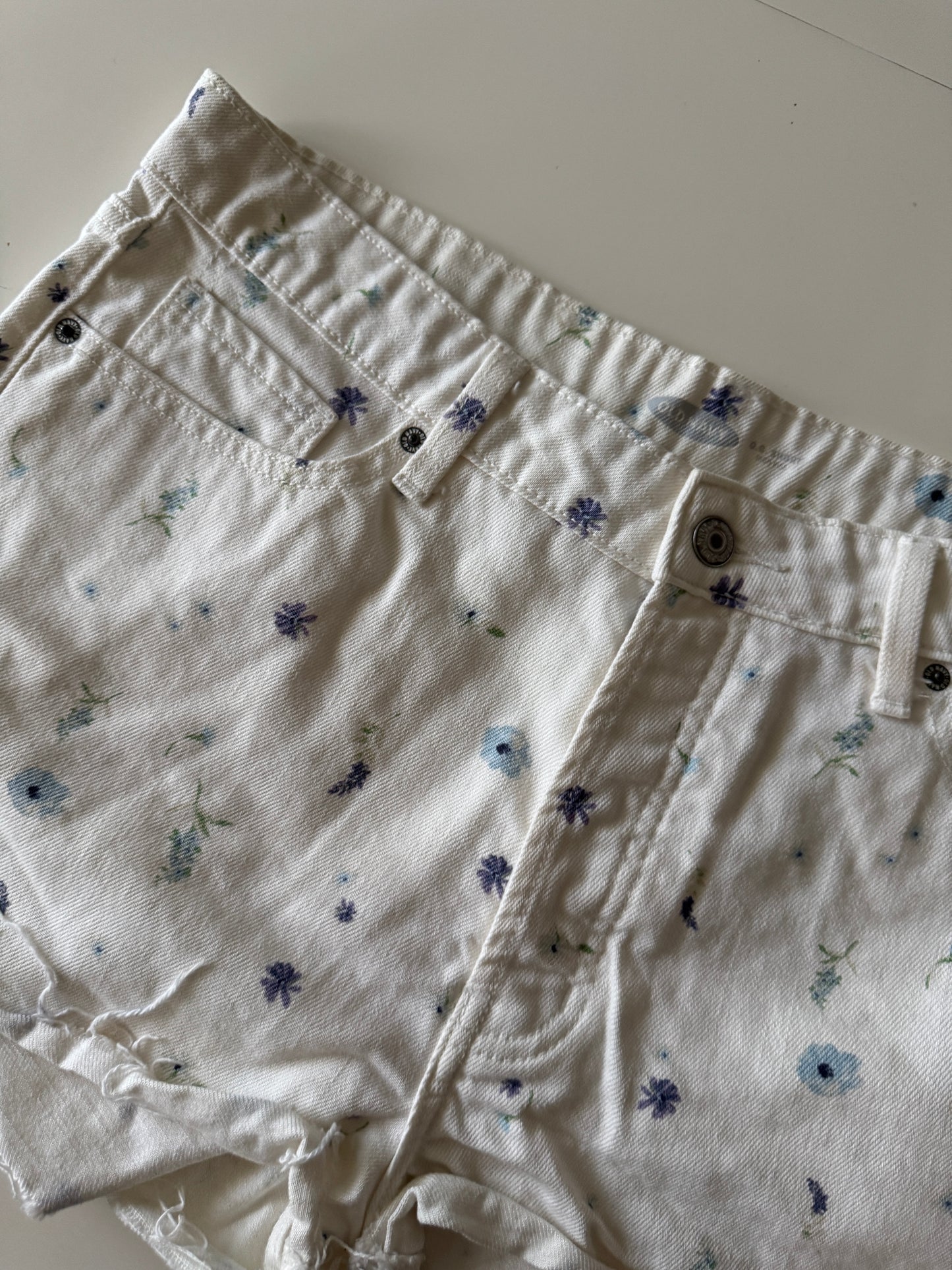 Shorts beige estampados en flores, Talla 10, Old Navy, Mujer