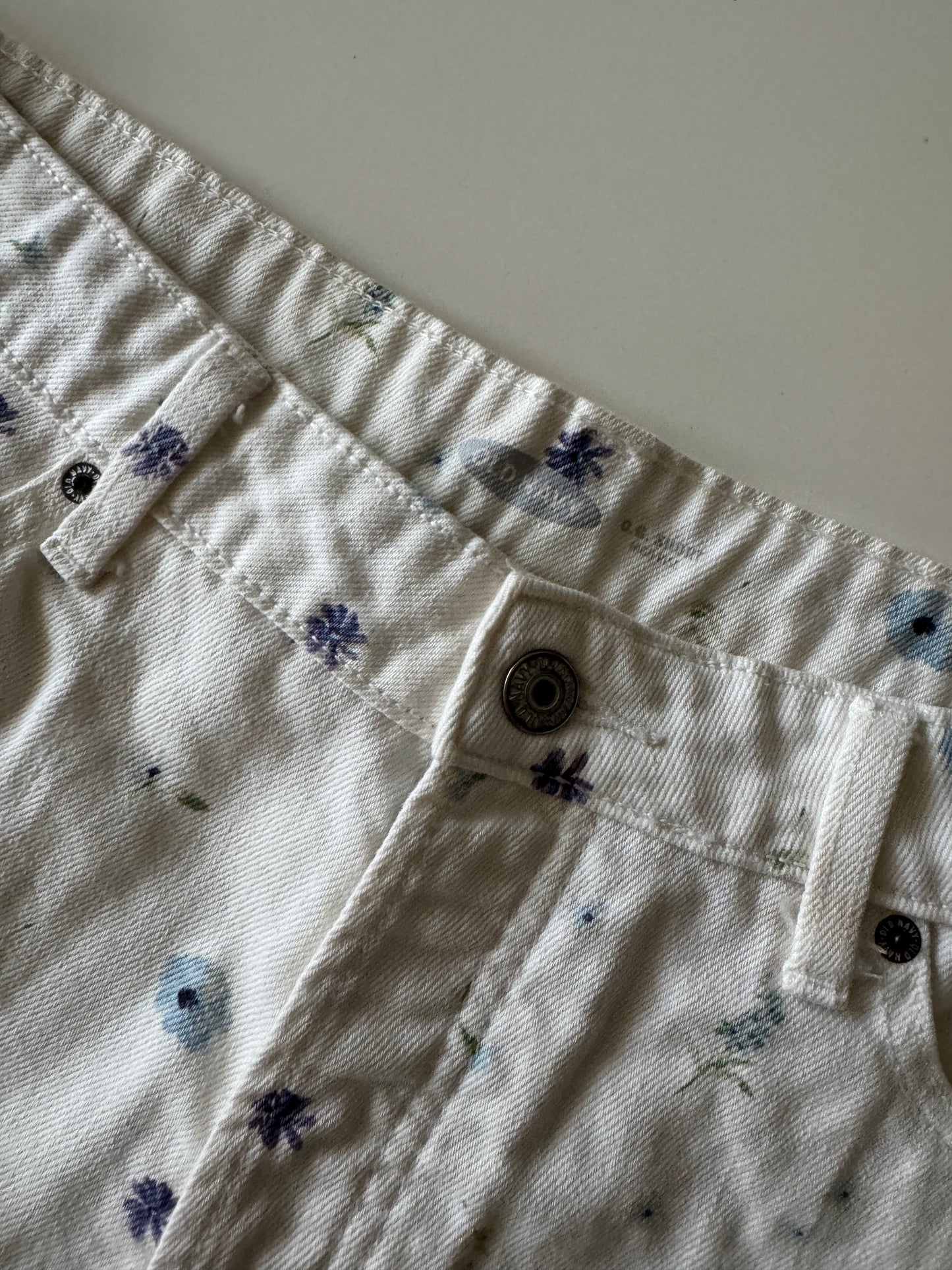 Shorts beige estampados en flores, Talla 10, Old Navy, Mujer