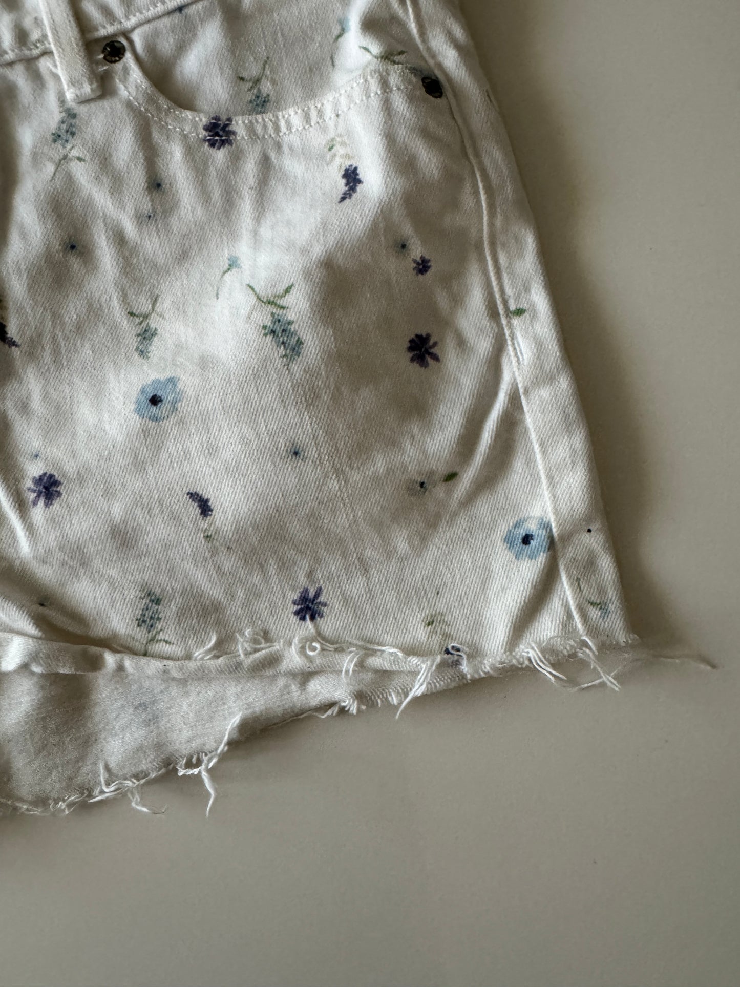Shorts beige estampados en flores, Talla 10, Old Navy, Mujer