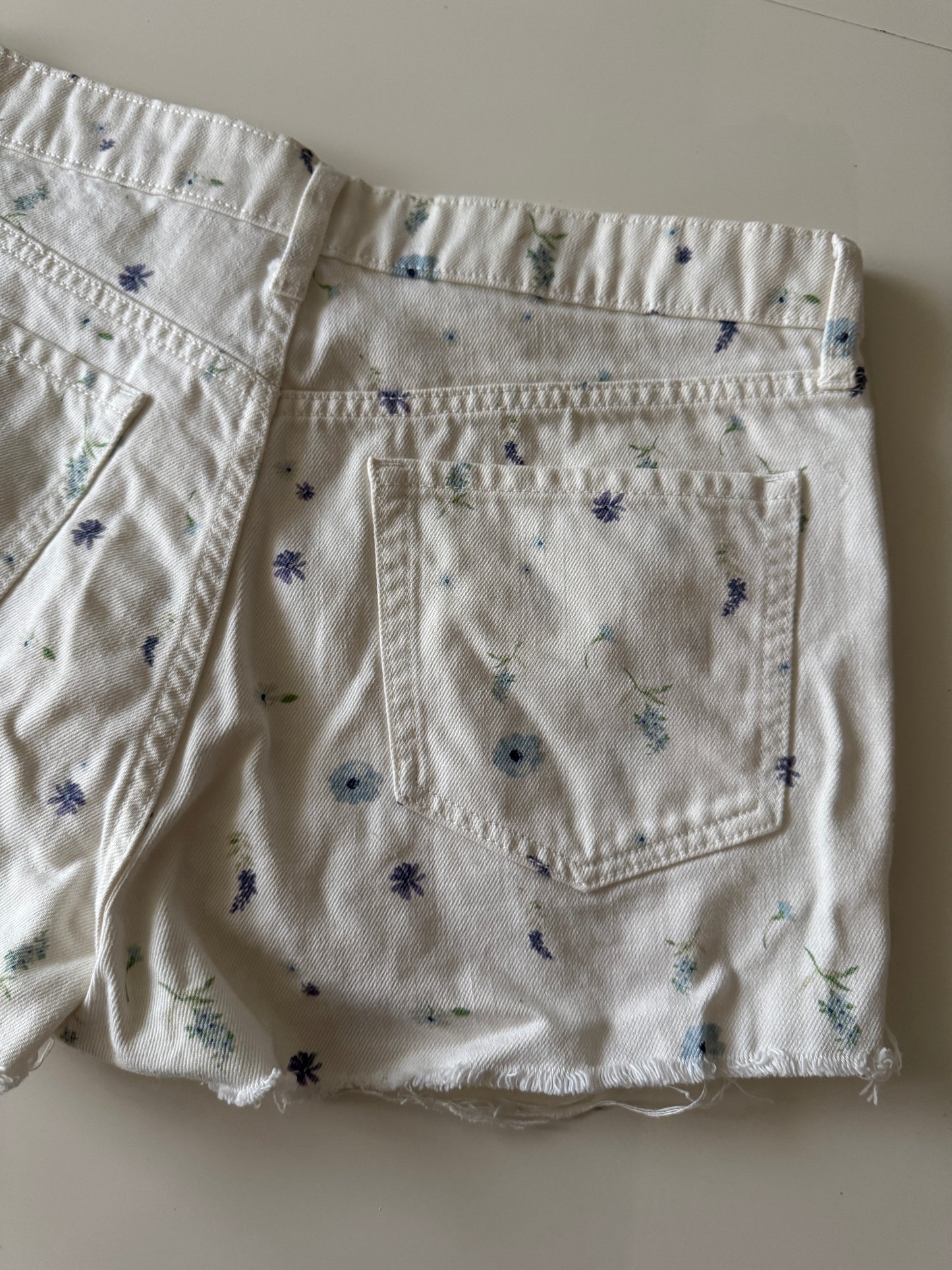 Shorts beige estampados en flores, Talla 10, Old Navy, Mujer
