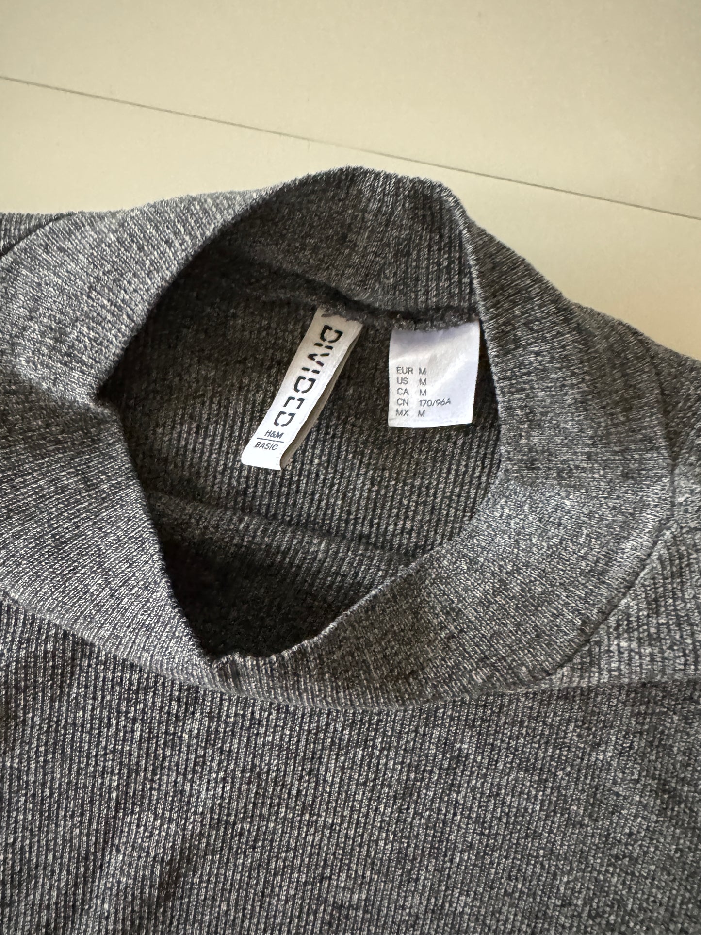 Blusa de punto gris, cuello alto, Talla M, Divided H&M, Mujer