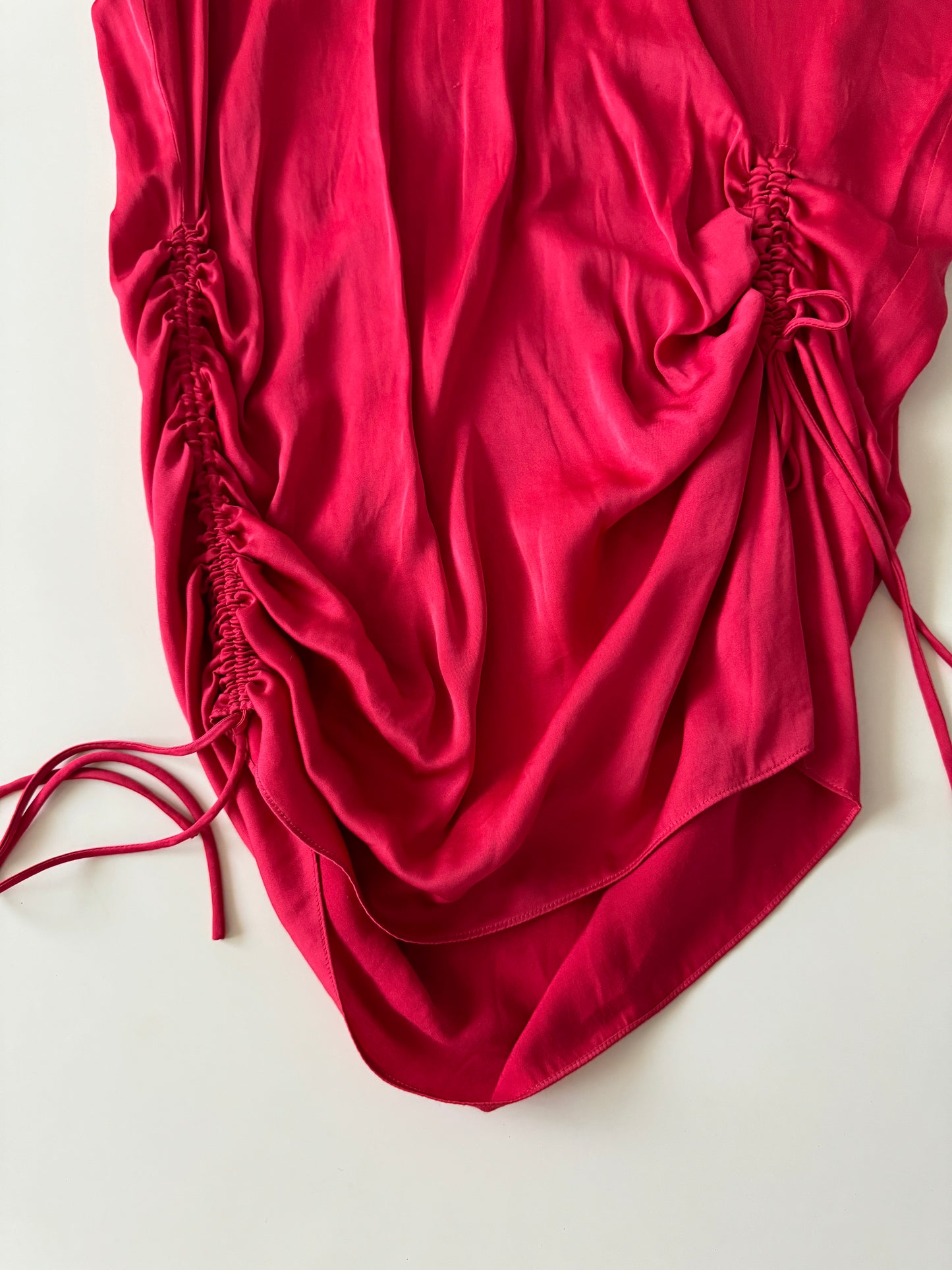 Vestido rojo corto con jaretas en costados, Talla S, Mujer