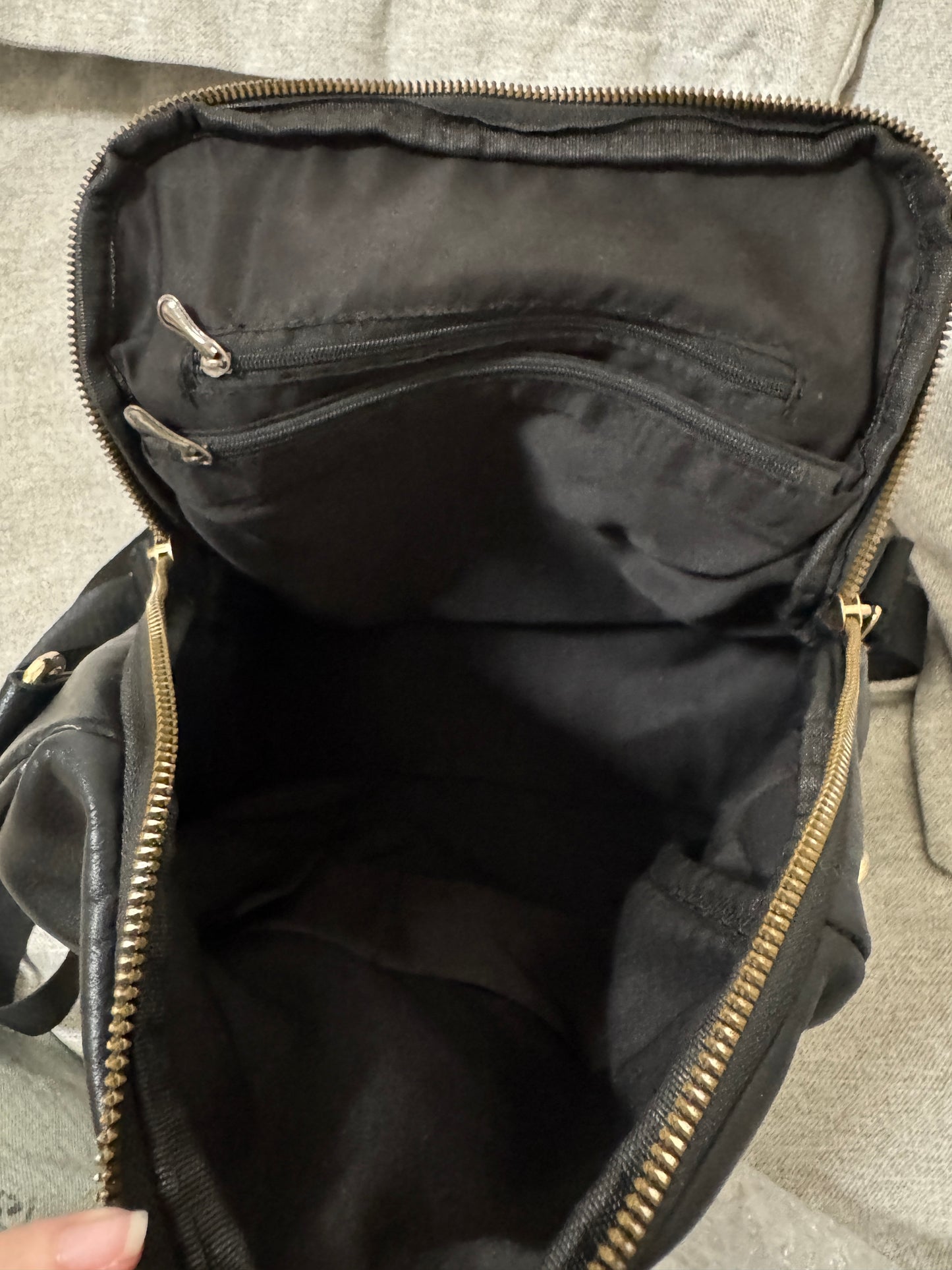 Mochila negra de vinipiel