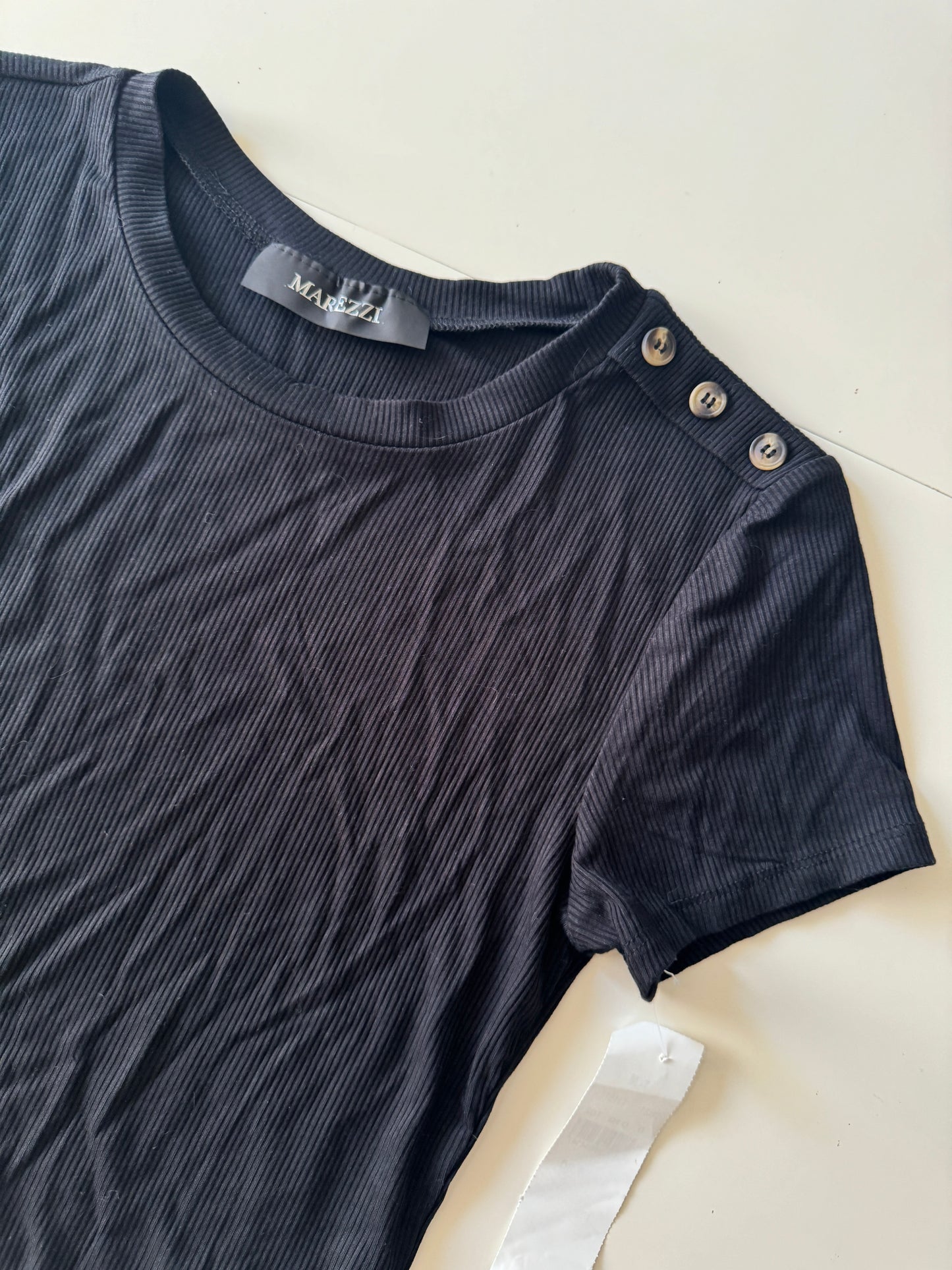 Playera negra decorada con botones, Talla M, Mujer