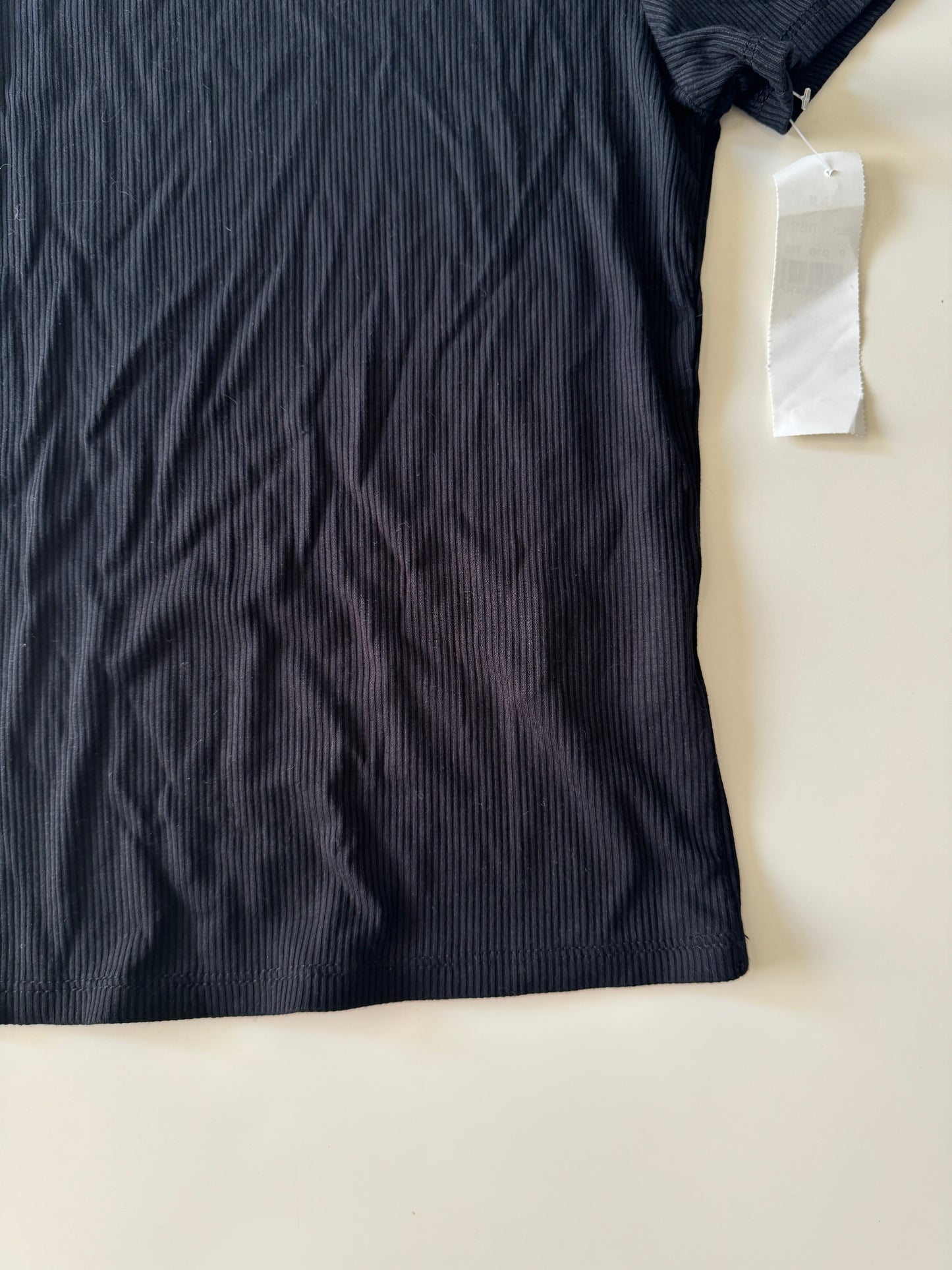 Playera negra decorada con botones, Talla M, Mujer