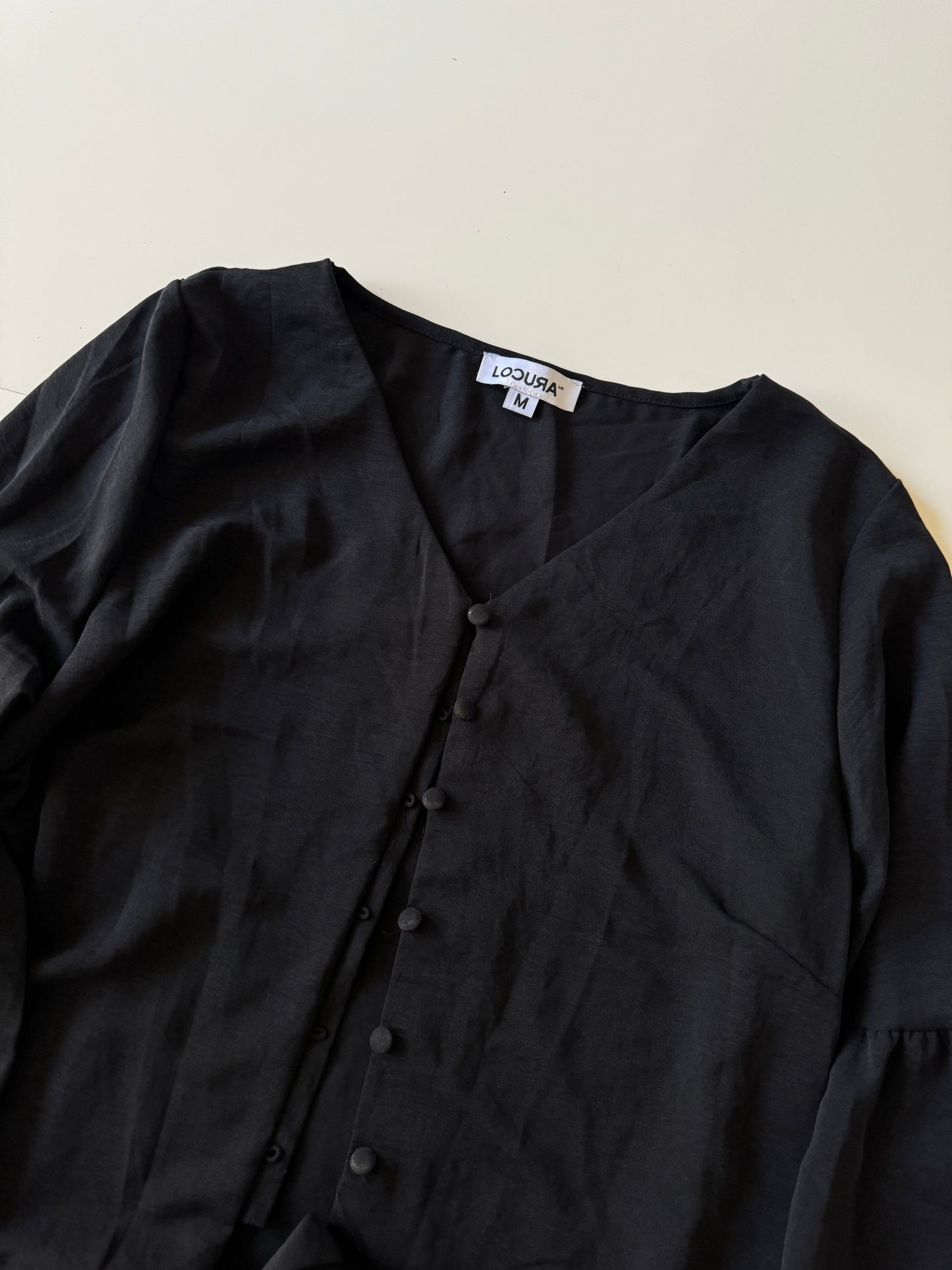 Blusa negra con botones, Talla M, Mujer