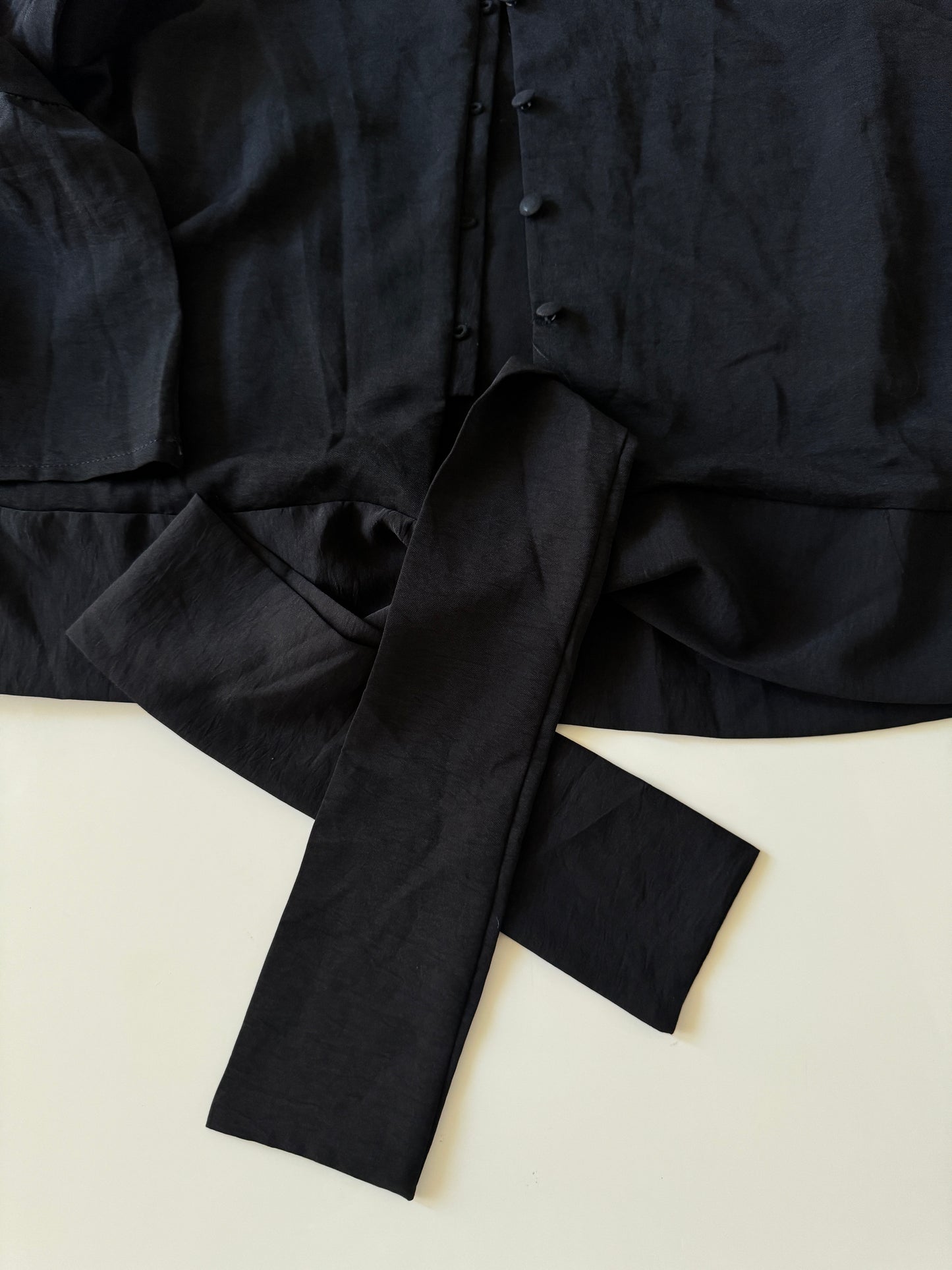 Blusa negra con botones, Talla M, Mujer
