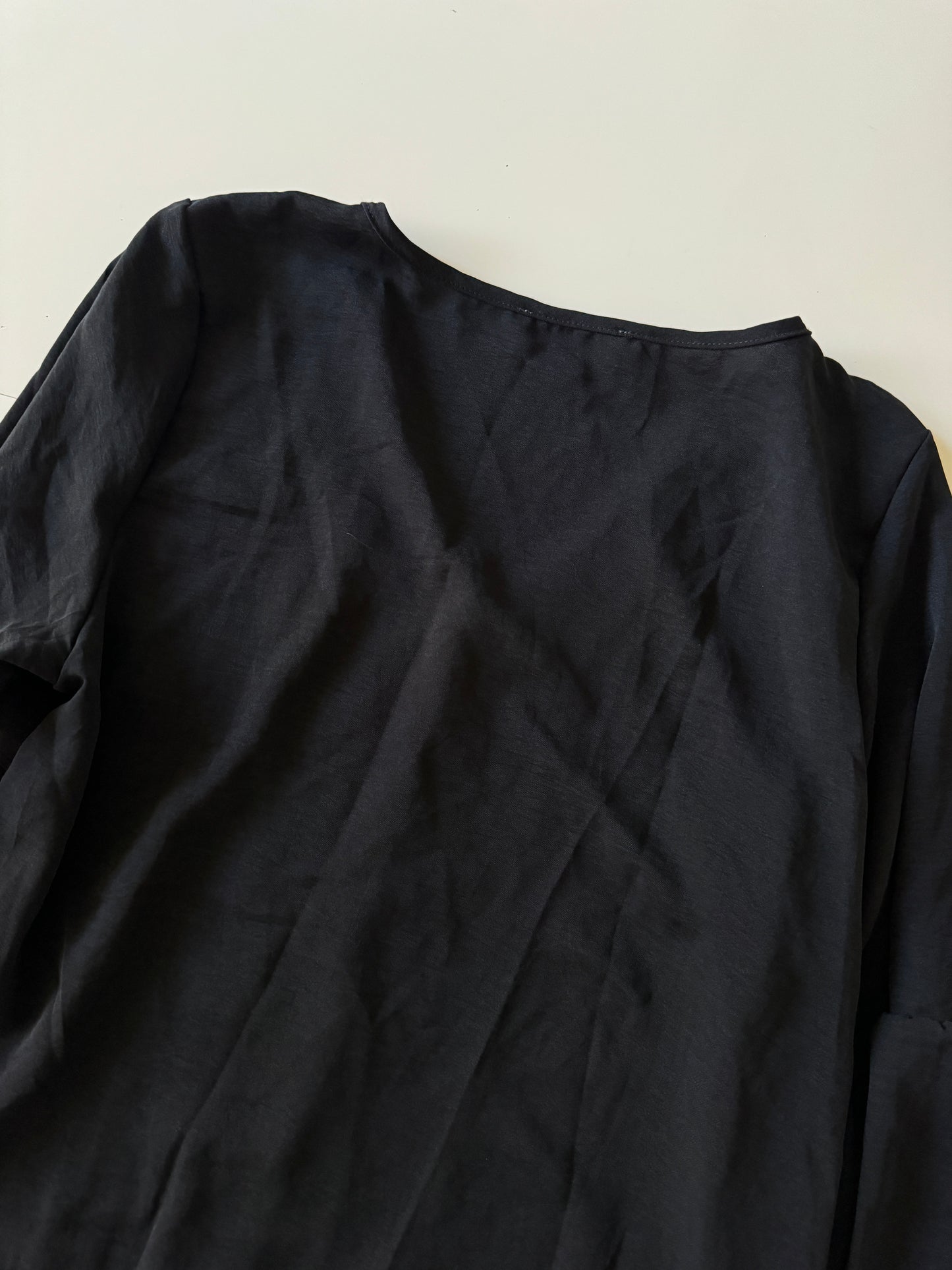 Blusa negra con botones, Talla M, Mujer